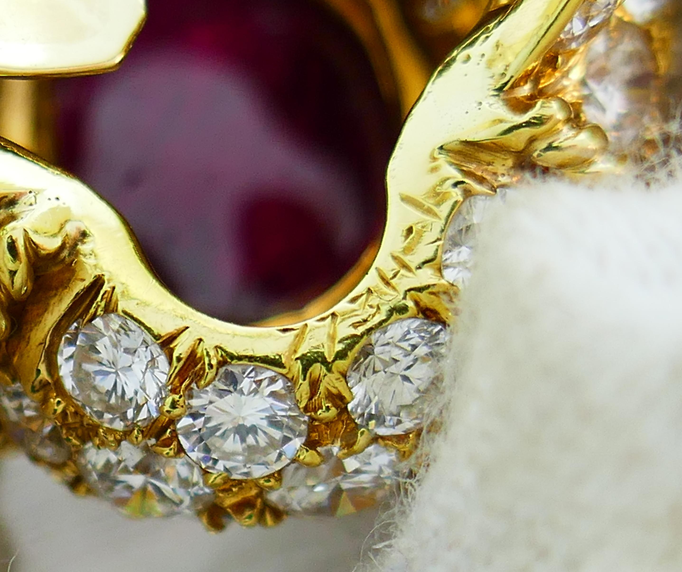 Vintage Van Cleef & Arpels Ring Burmese Ruby Diamond 18k Gold French Estate  In Good Condition For Sale In Beverly Hills, CA