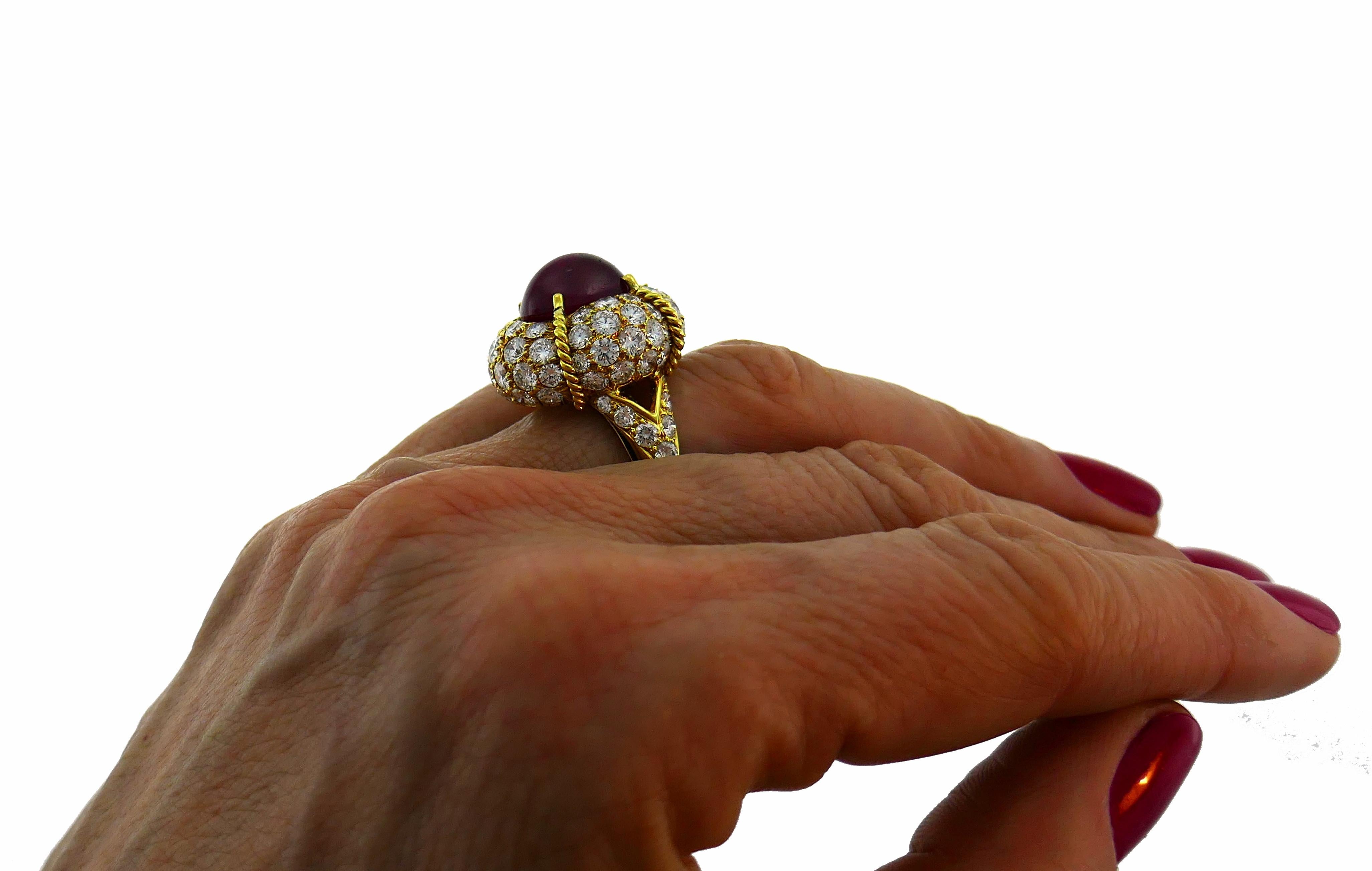 Vintage Van Cleef & Arpels Ring Burmese Ruby Diamond 18k Gold French Estate  For Sale 1