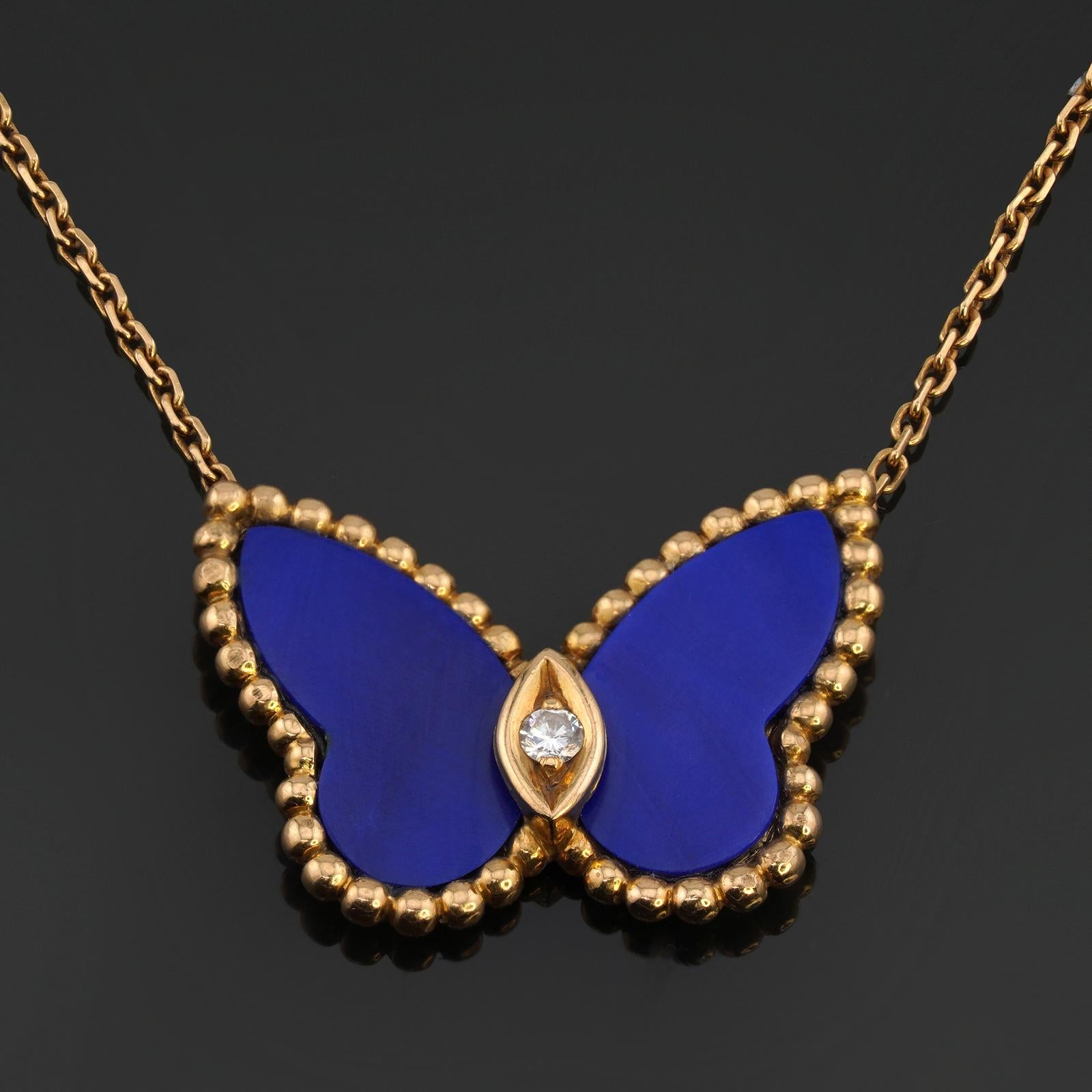 This fabulous vintage Van Cleef & Arpels necklace from the timeless Flying Beauties collection is crafted in 18k yellow gold and features a butterfly pendant with lapis lazuli wings accented solitaire brilliant-cut diamond and completed with an