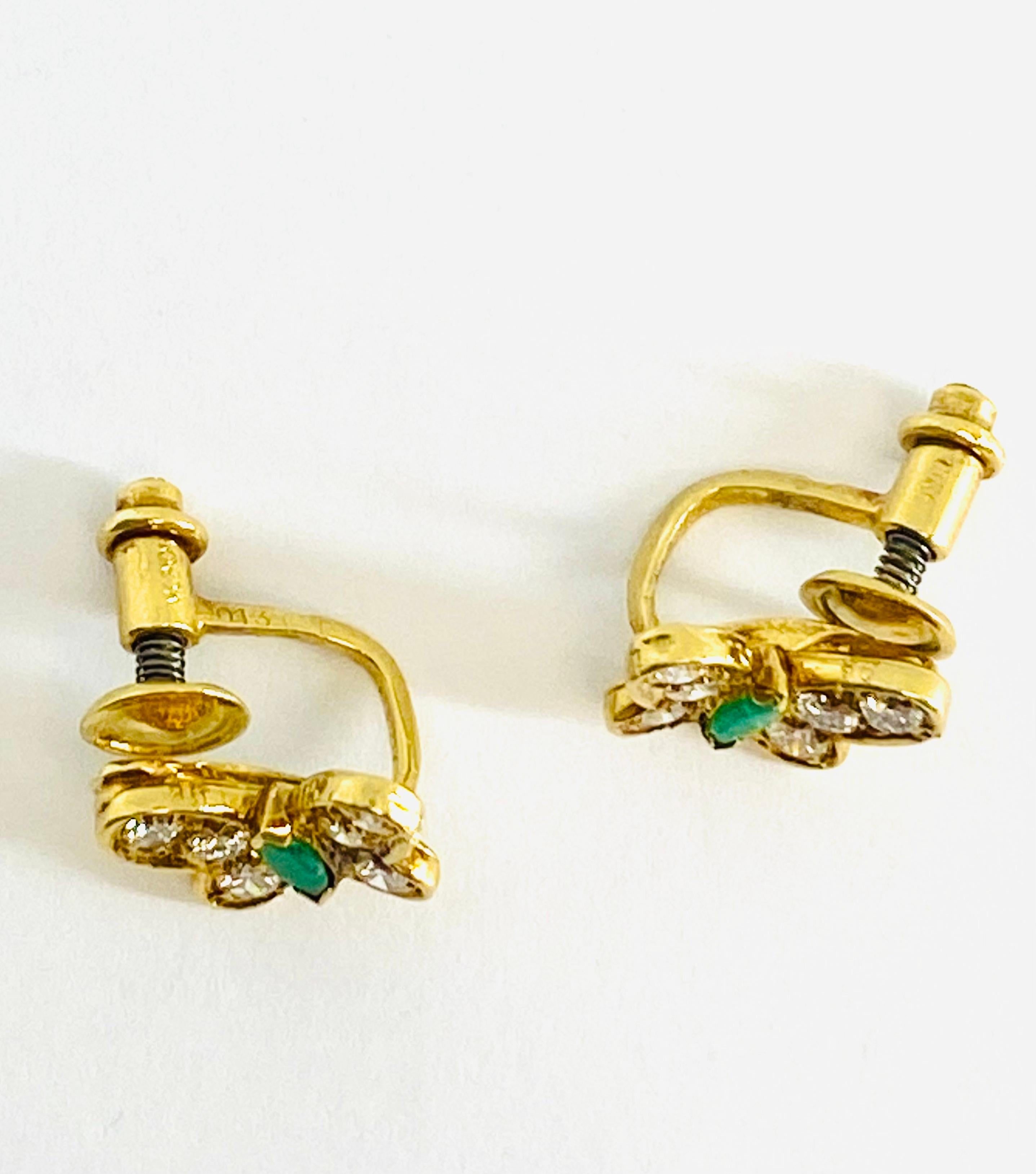 Taille mixte Van Cleef & Arpels Boucles d'oreilles papillon en or 18 carats avec diamants et émeraudes