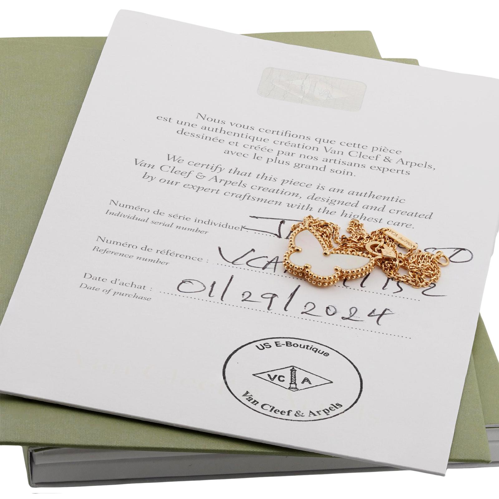 VAN CLEEF & ARPELS Halskette aus Gelbgold mit Schmetterlingsanhänger aus Perlmutt und Gelbgold 2