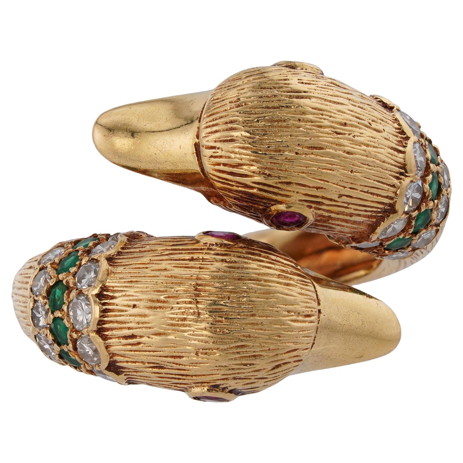 Gelbgoldring VAN CLEEF & ARPELS Bypass Delphine Smaragd Rubin Diamant im Zustand „Hervorragend“ im Angebot in New York, NY