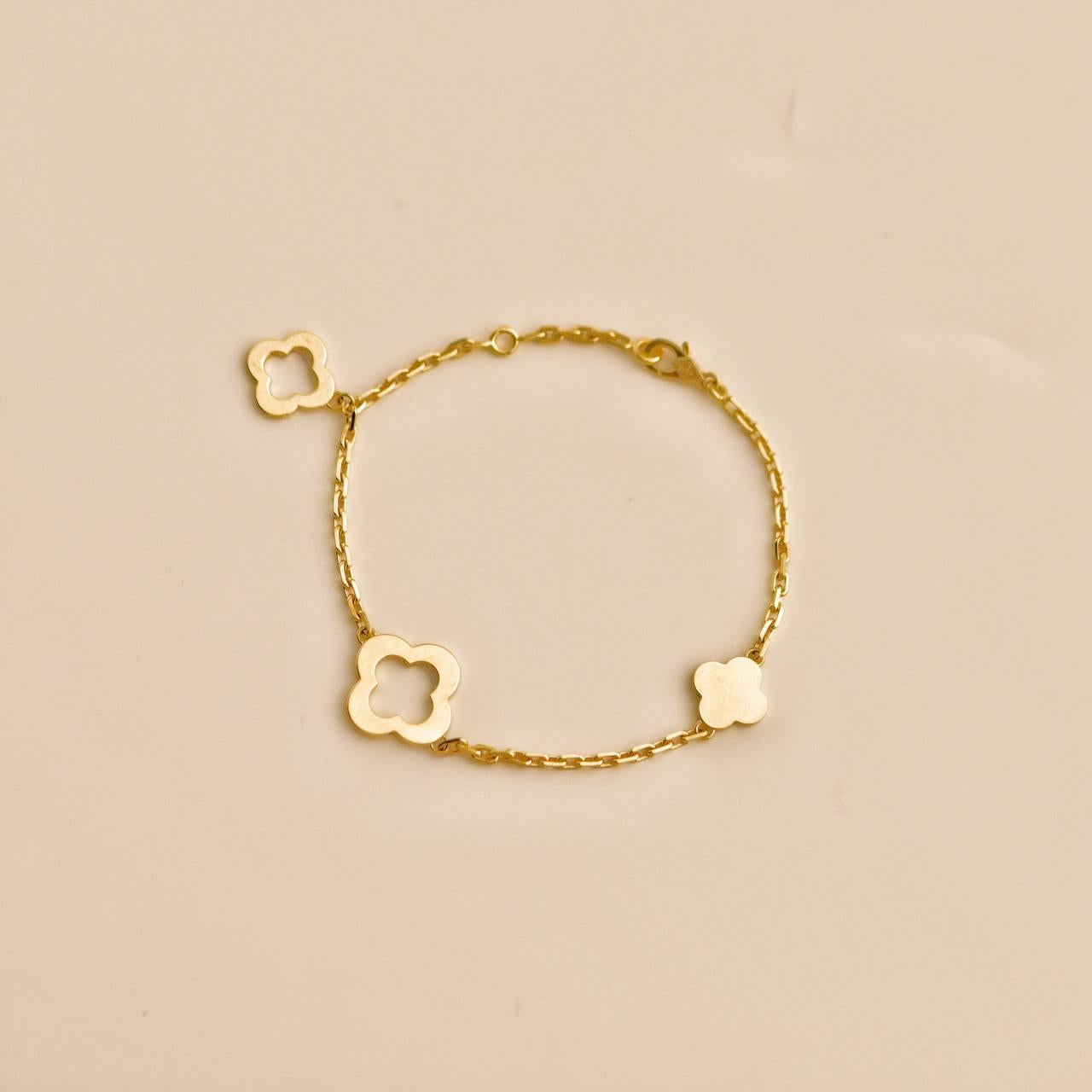 Women's or Men's Van Cleef & Arpels Byzantine Alhambra 18K Yellow Gold Bracelet