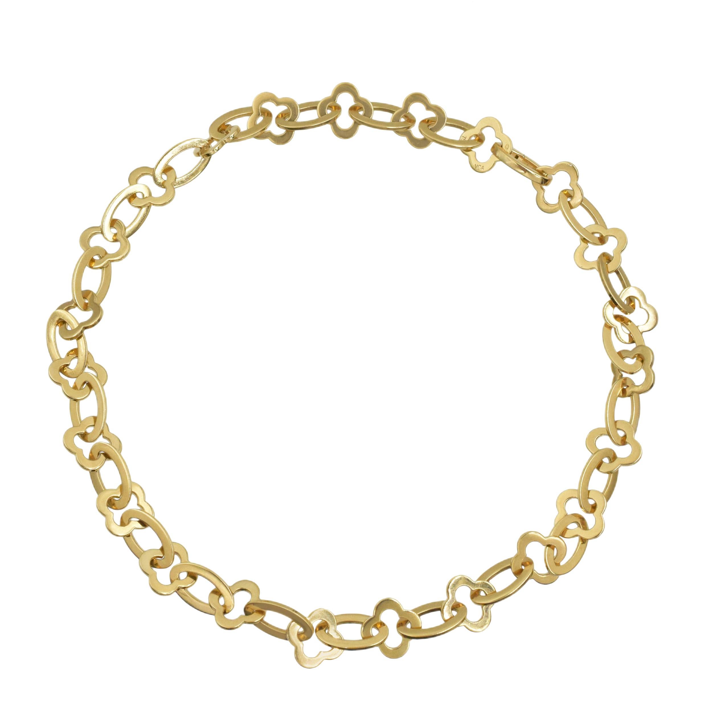Van Cleef & Arpels 18k yellow gold Byzantine Alhambra necklace. The necklace alternates 23
open Alhambra motif links and 23 open oval shaped links. Secured with a hidden lock. Inscribed: VCA, 750, BLxxxxx. Stamped with: partially obscure French gold