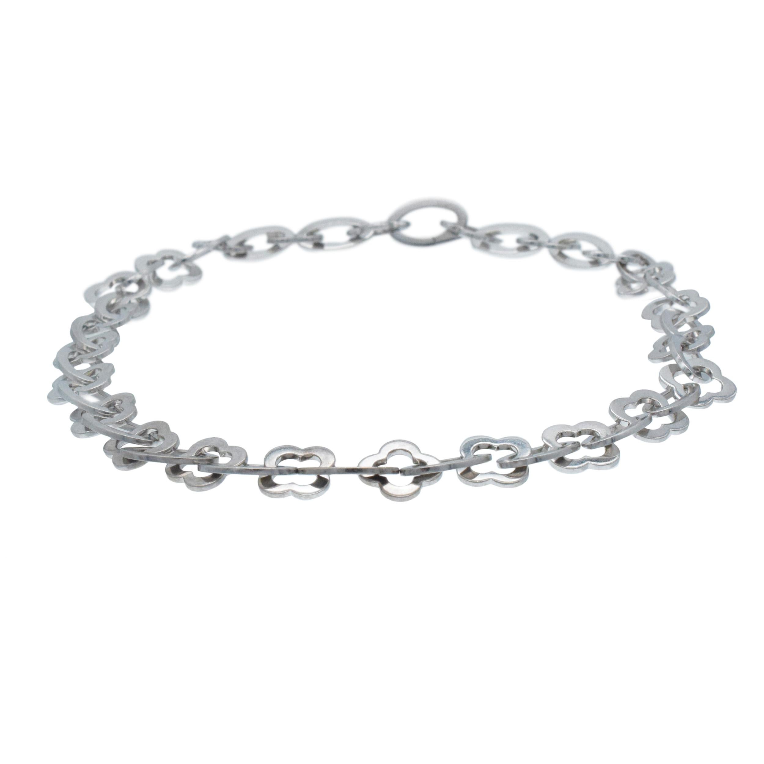 Van Cleef & Arpels Byzantinische Alhambra Halskette in 18k Weißgold für Damen oder Herren im Angebot