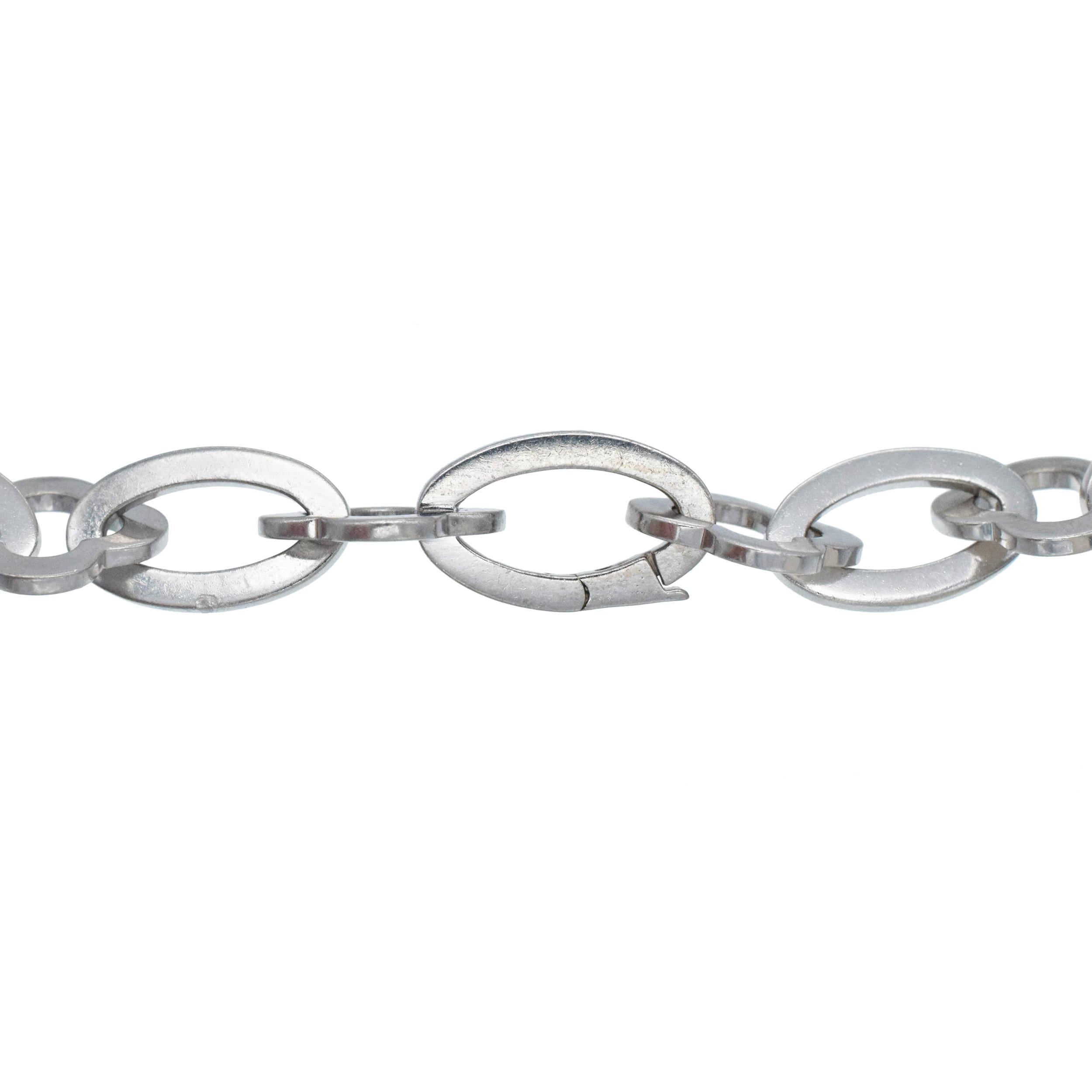 Van Cleef & Arpels Byzantinische Alhambra Halskette in 18k Weißgold im Angebot 1