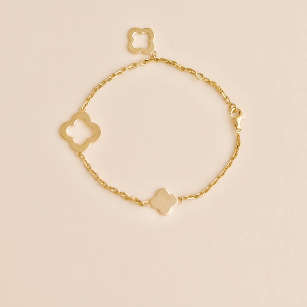 Van Cleef & Arpels Byzantine Alhambra Yellow Gold 3 Motif Bracelet In Excellent Condition In Banbury, GB