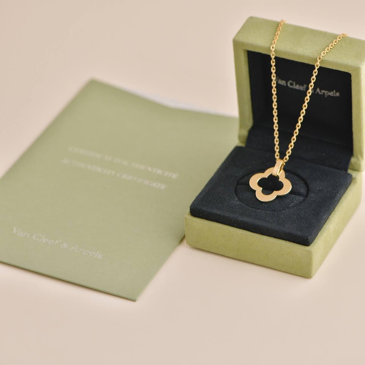 SKU	AT-2504
Comes With	Full Set (Box + Card)
Date	2023
RRP	£2,750 Incl taxes / $2,920Excl taxes / €3,200 Incl taxes
Model	ARD38900
Serial Number	JD******
Metal	18k Yellow Gold
Weight	approx 19.6 g
Length	approx 42 cm
Condition	Excellent
Other