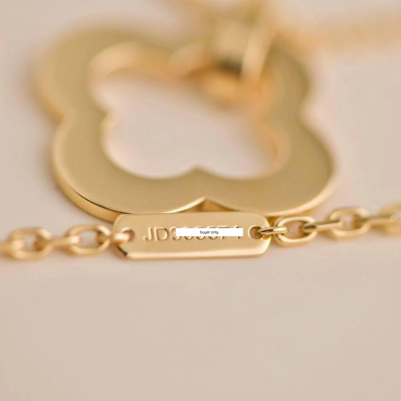 Women's or Men's Van Cleef & Arpels Byzantine Alhambra Yellow Gold Pendant Necklace