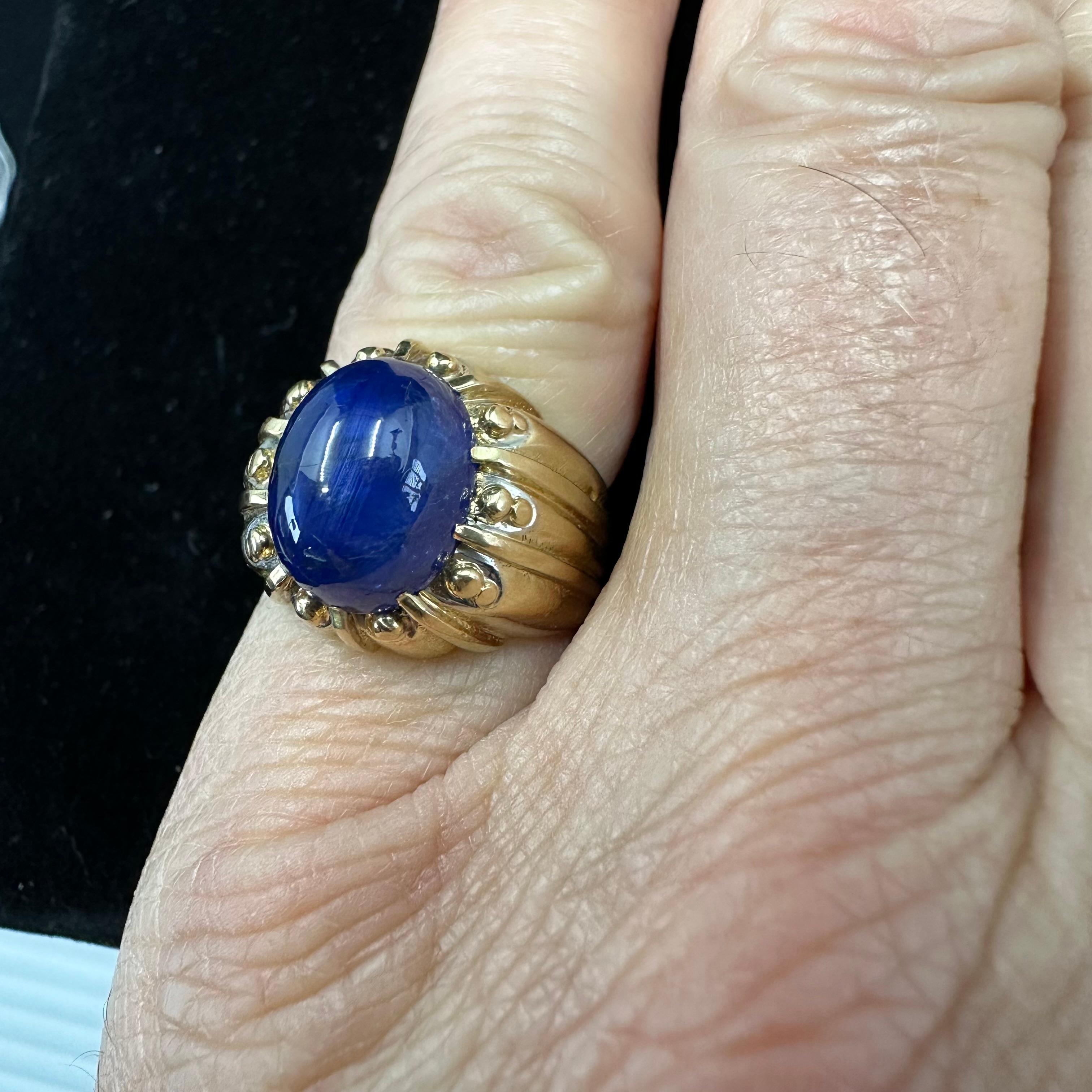 Van Cleef & Arpels Cabochon Burma Sapphire 7.32 cts  For Sale 4
