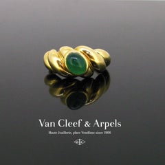 Van Cleef & Arpels Cabochon Chrysoprase Ring, 18 Karat Yellow Gold, France