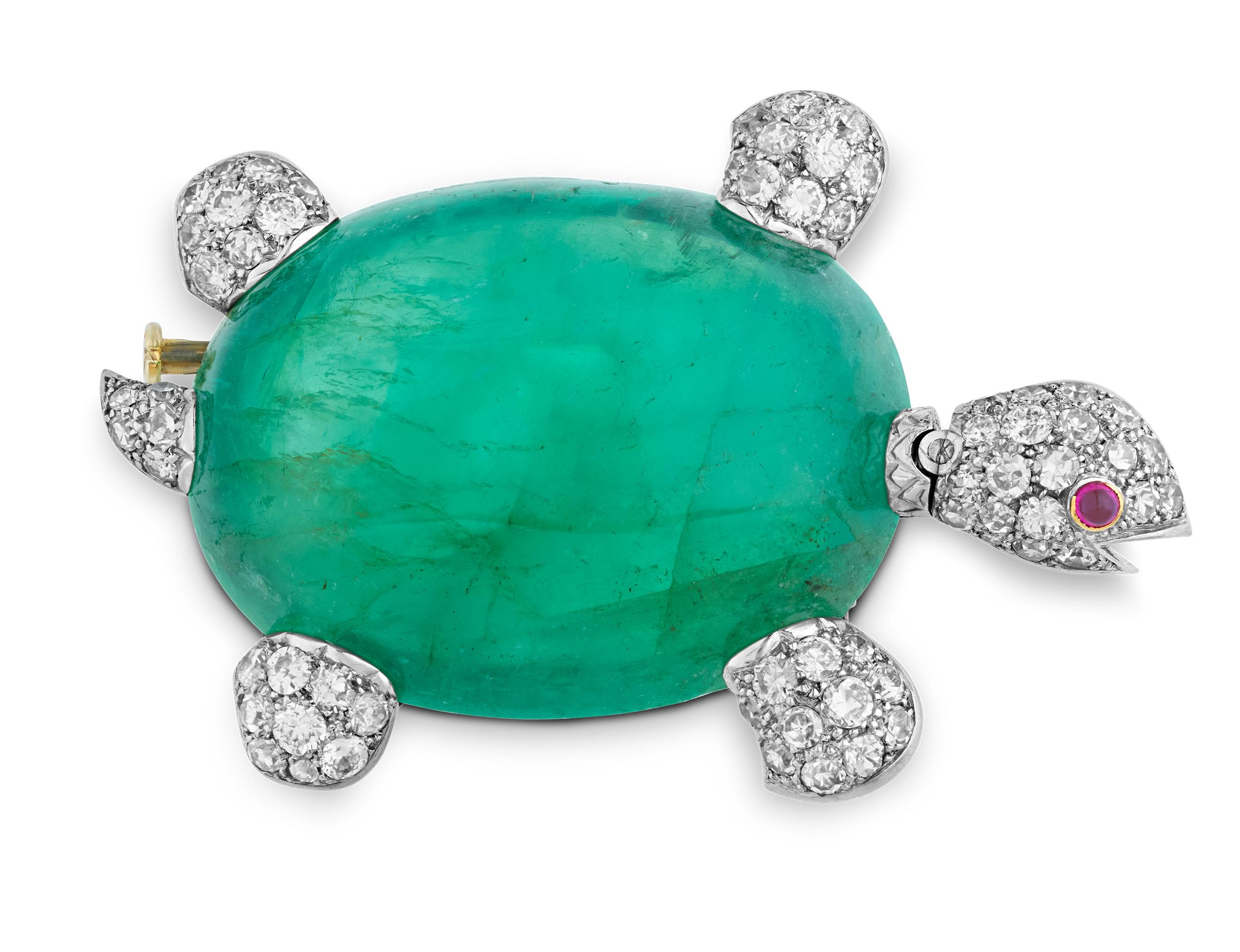 Van Cleef & Arpels Cabochon Emerald Turtle Brooch, 63.64 carats In Excellent Condition For Sale In New Orleans, LA