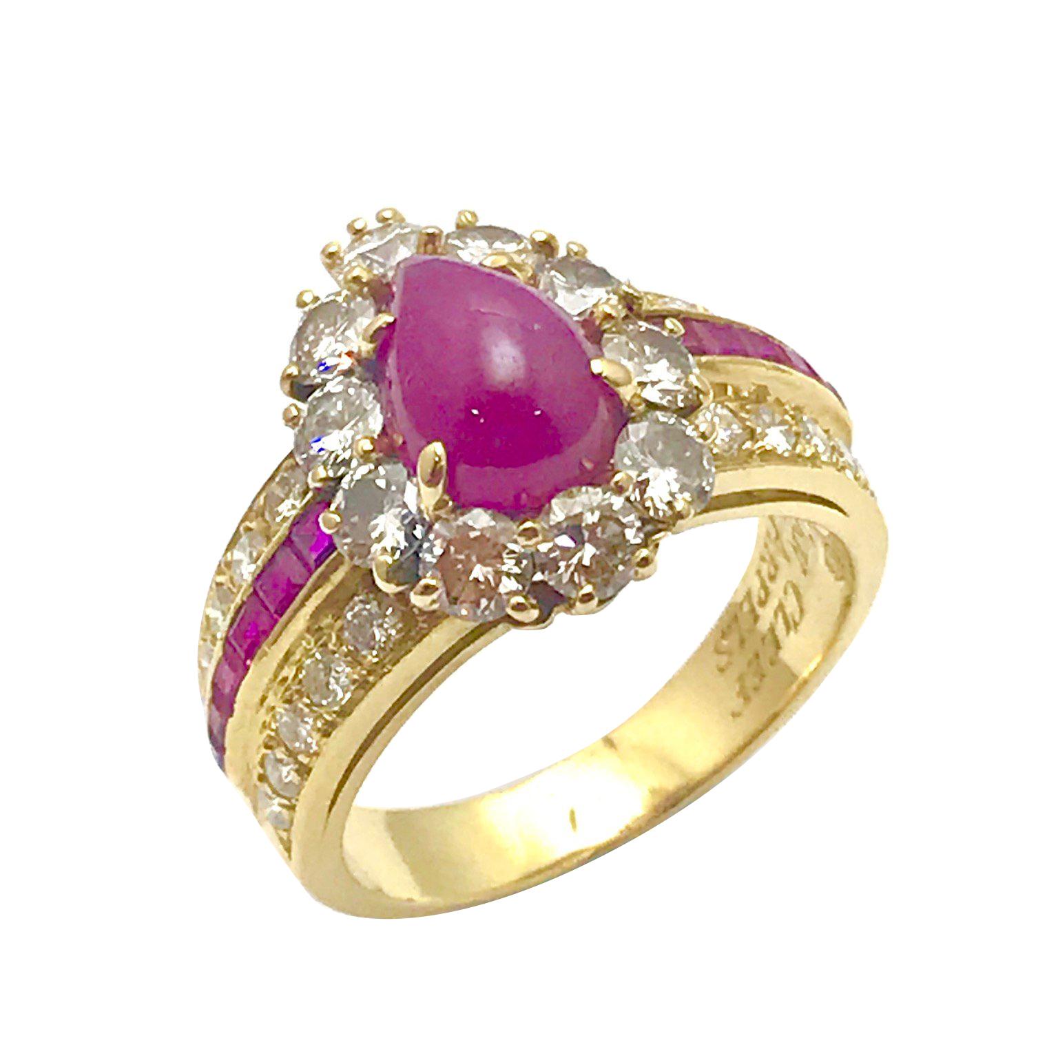 Van Cleef & Arpels Cabochon Ruby and Diamond Yellow Gold Ring