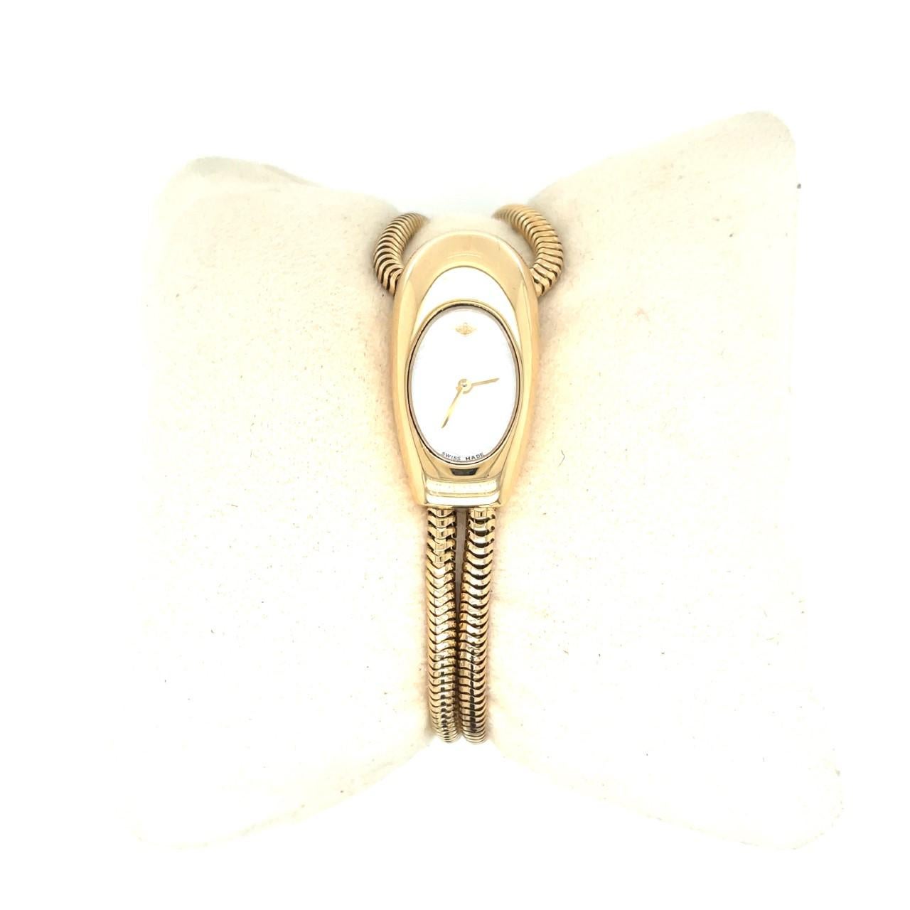 Van Cleef & Arpels Cadenas Serti Armbanduhr aus 18 Karat Gelbgold mit Diamant-Akzent im Zustand „Gut“ in Newport Beach, CA