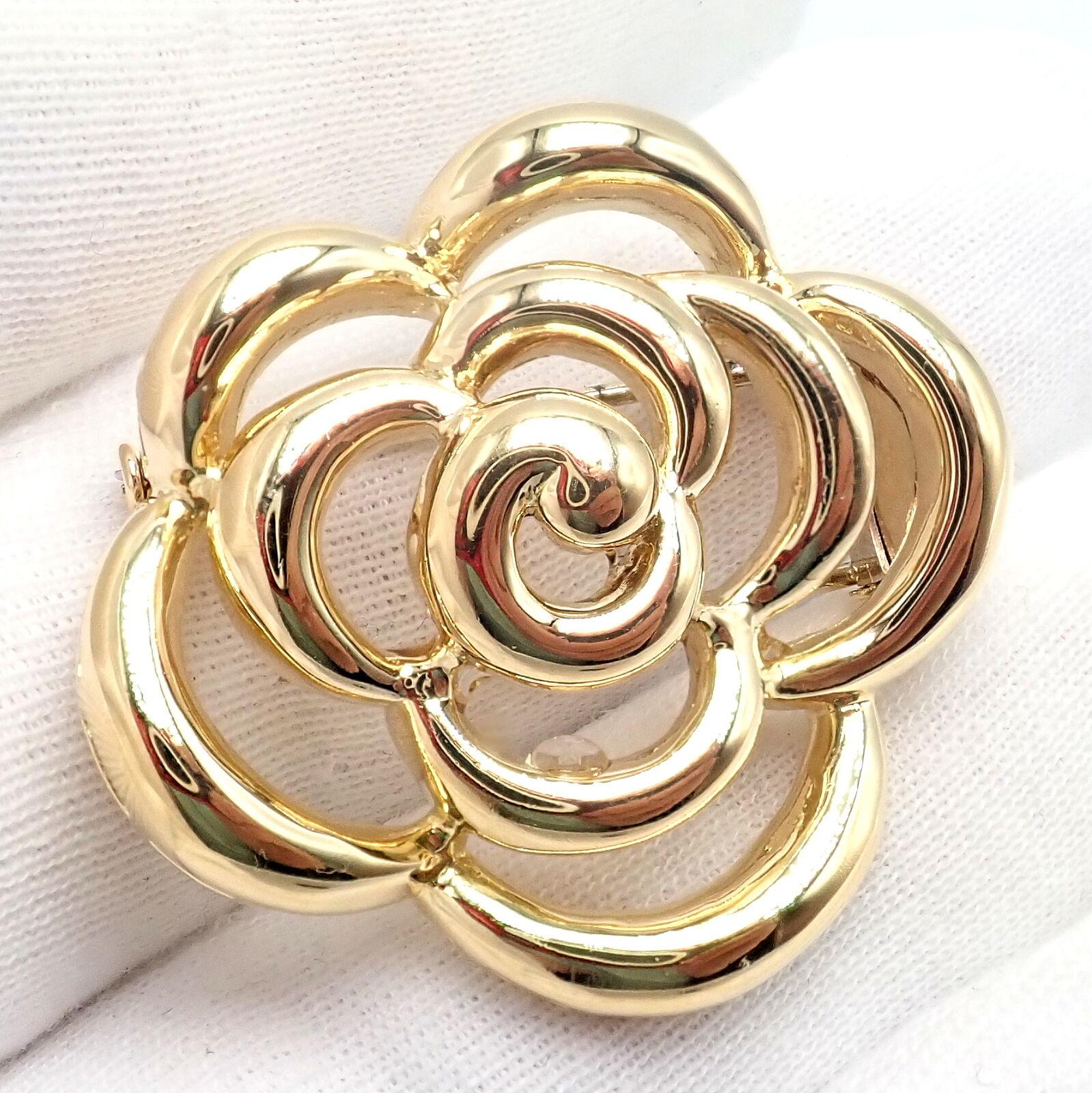 Van Cleef & Arpels Camellia Flower Yellow Gold Pin Brooch For Sale 2