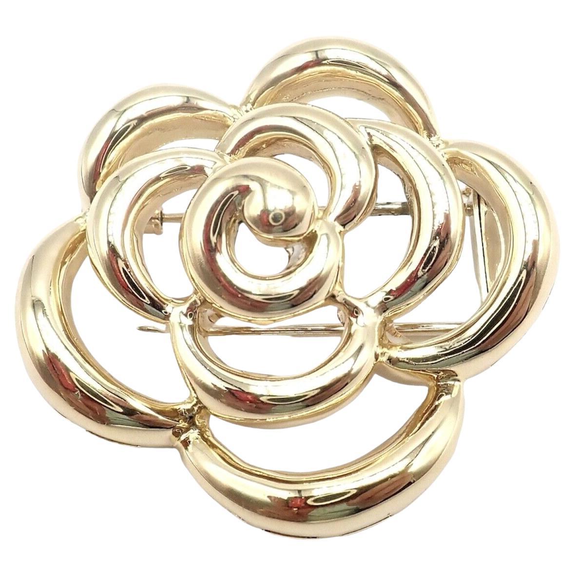 Van Cleef & Arpels Camellia Flower Yellow Gold Pin Brooch For Sale