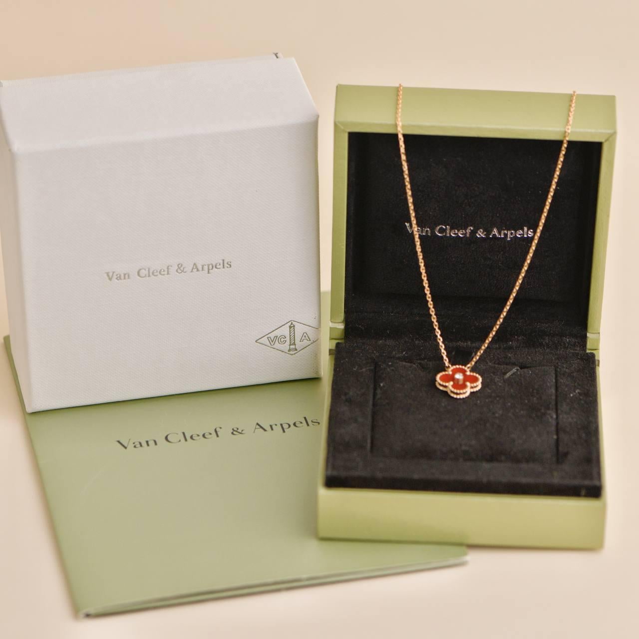 SKU	33301102
Comes With	Full Set (Box + Card)
Date	2011
Model	VCARO24V00
Serial Number	JB******
Metal	18k Rose Gold
Stones	Carnelian, Diamond
Weight	Approximately 6.8 g
Length	Approximately 42 cm
Width	Approximately 1.5