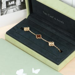 VAN CLEEF & ARPELS  Karneol Guilloché Vintage Alhambra 5 Motive Armband