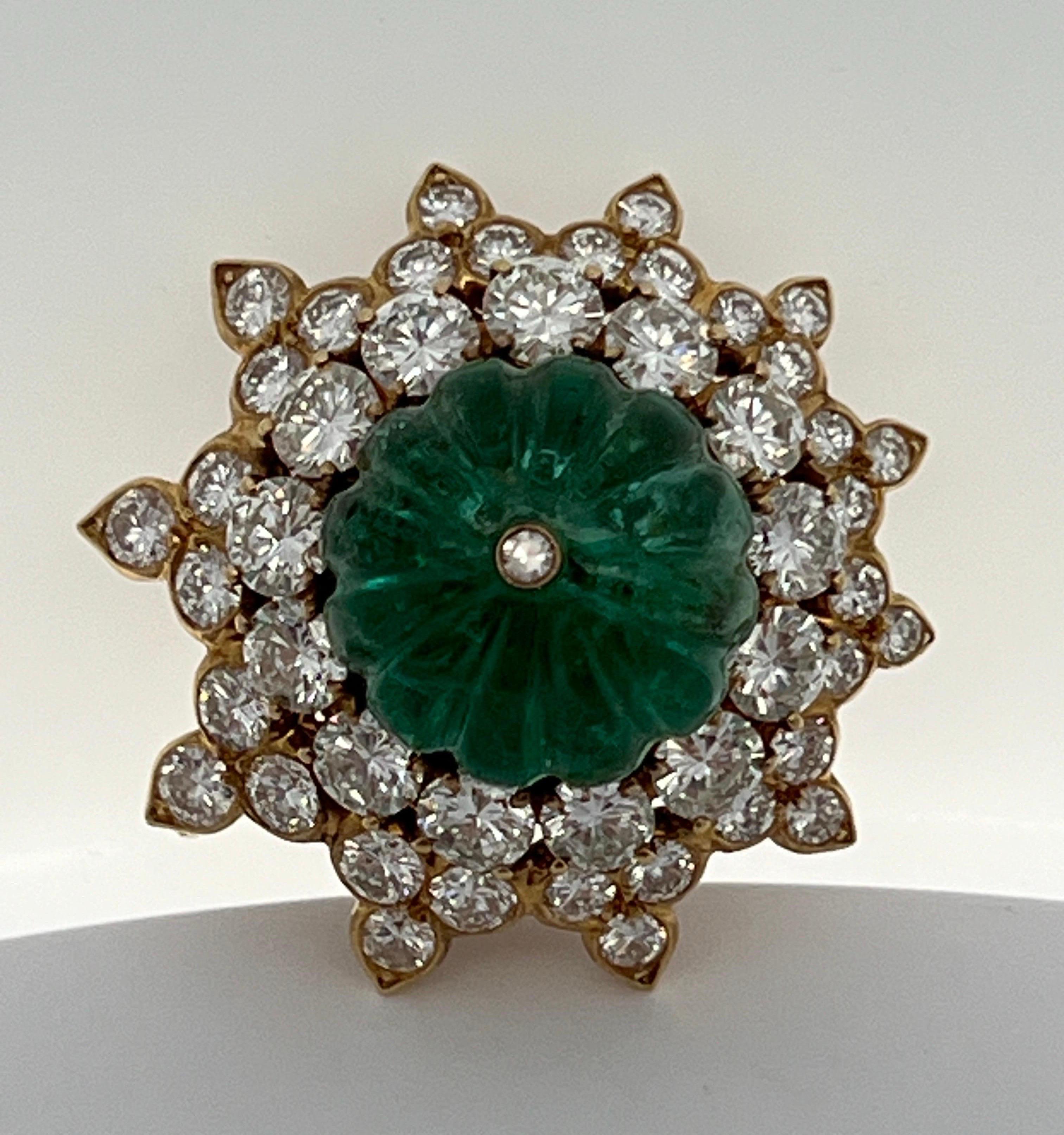 Van Cleef & Arpels Set aus geschnitzten Smaragd-Ohrringen und Brosche 9