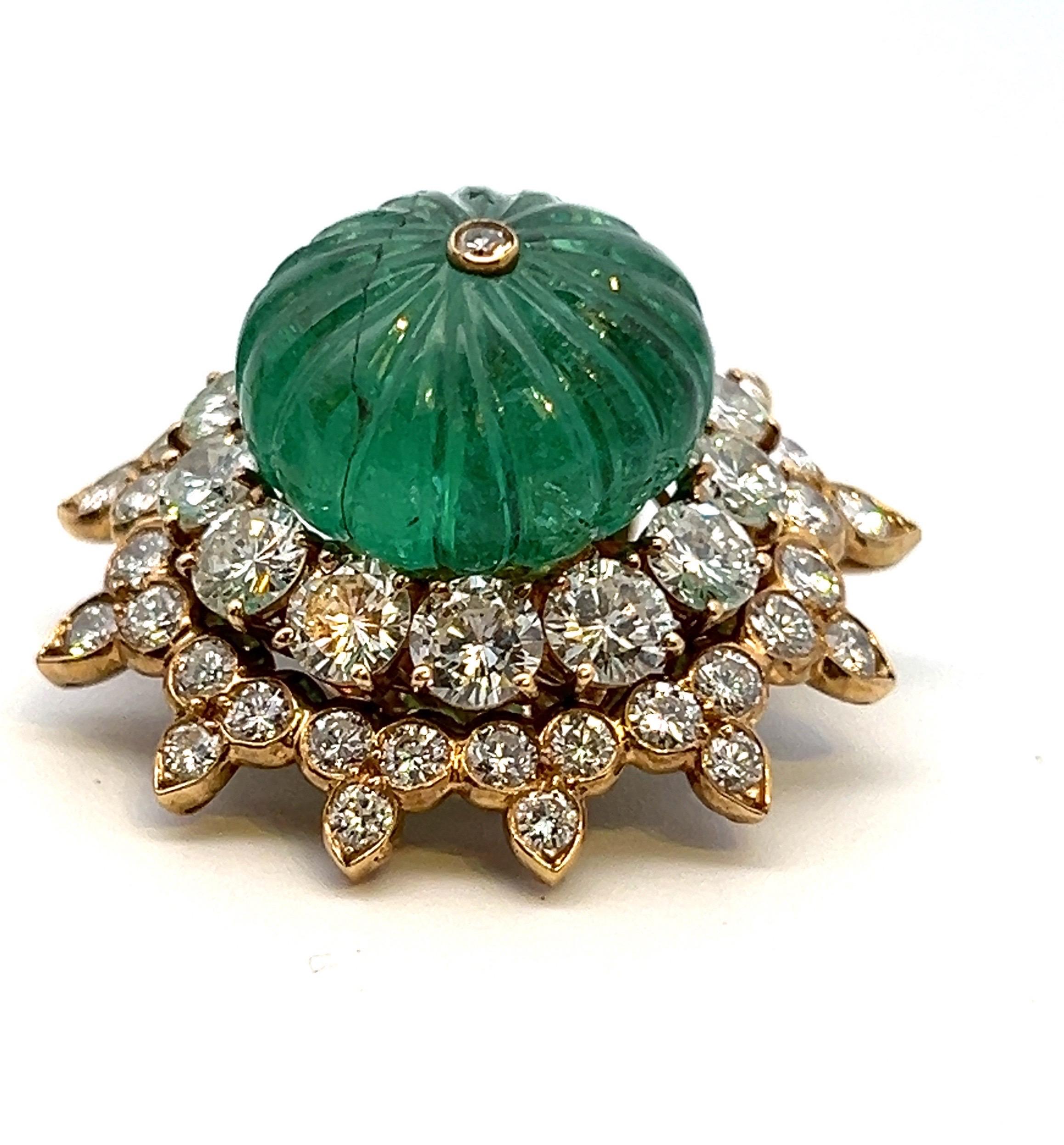 Van Cleef & Arpels Set aus geschnitzten Smaragd-Ohrringen und Brosche 10
