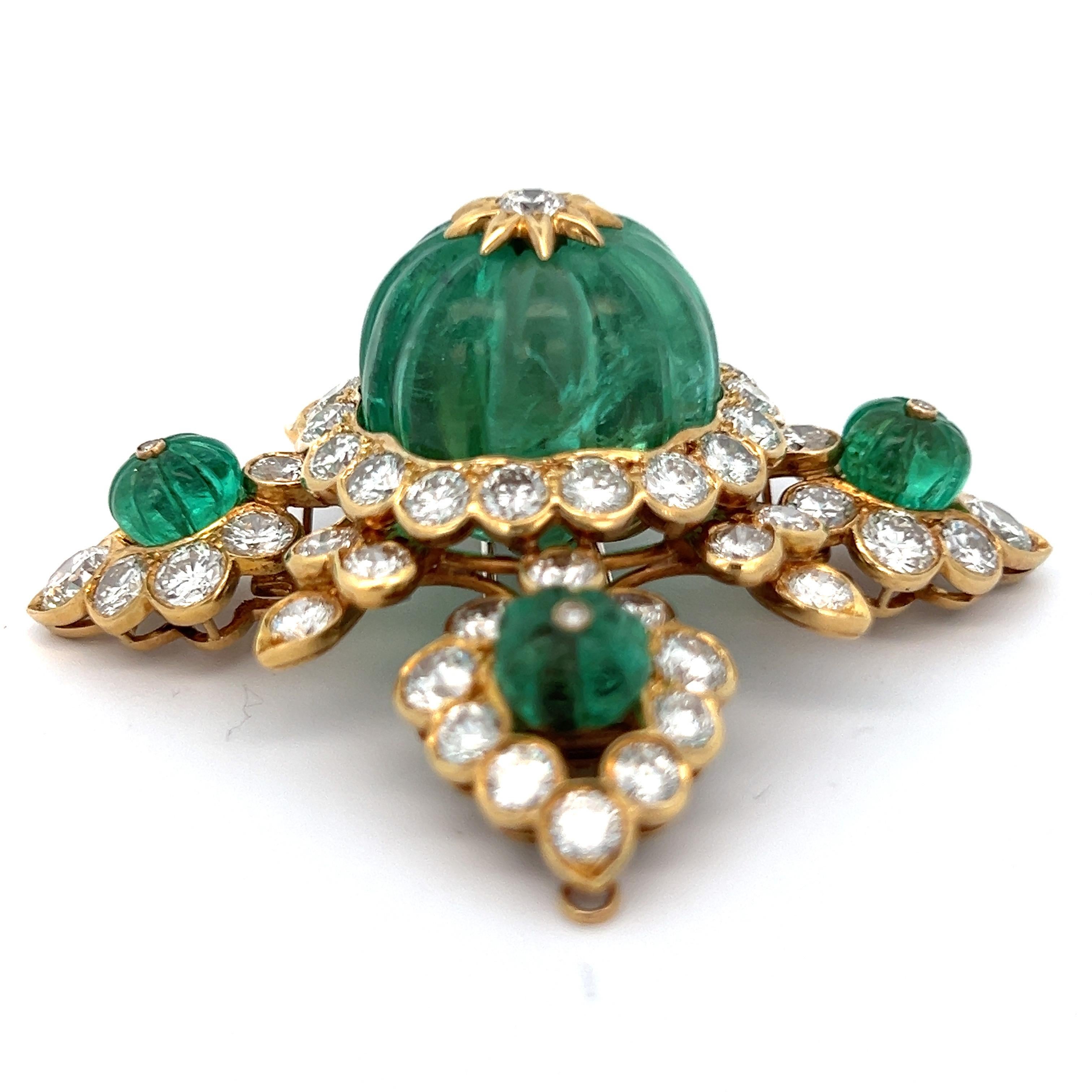 Van Cleef & Arpels Set aus geschnitzten Smaragd-Ohrringen und Brosche 12