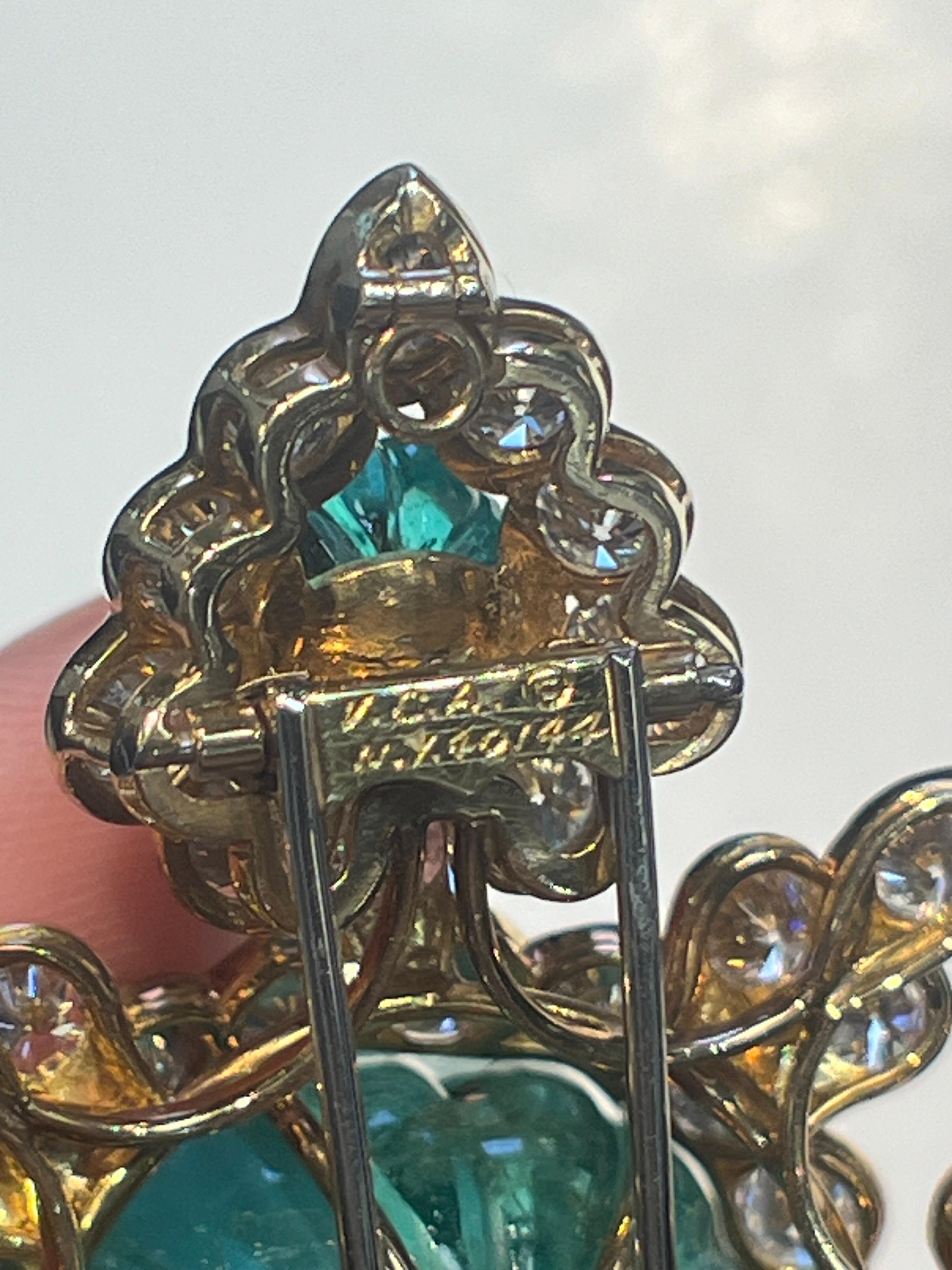 Van Cleef & Arpels Set aus geschnitzten Smaragd-Ohrringen und Brosche 3