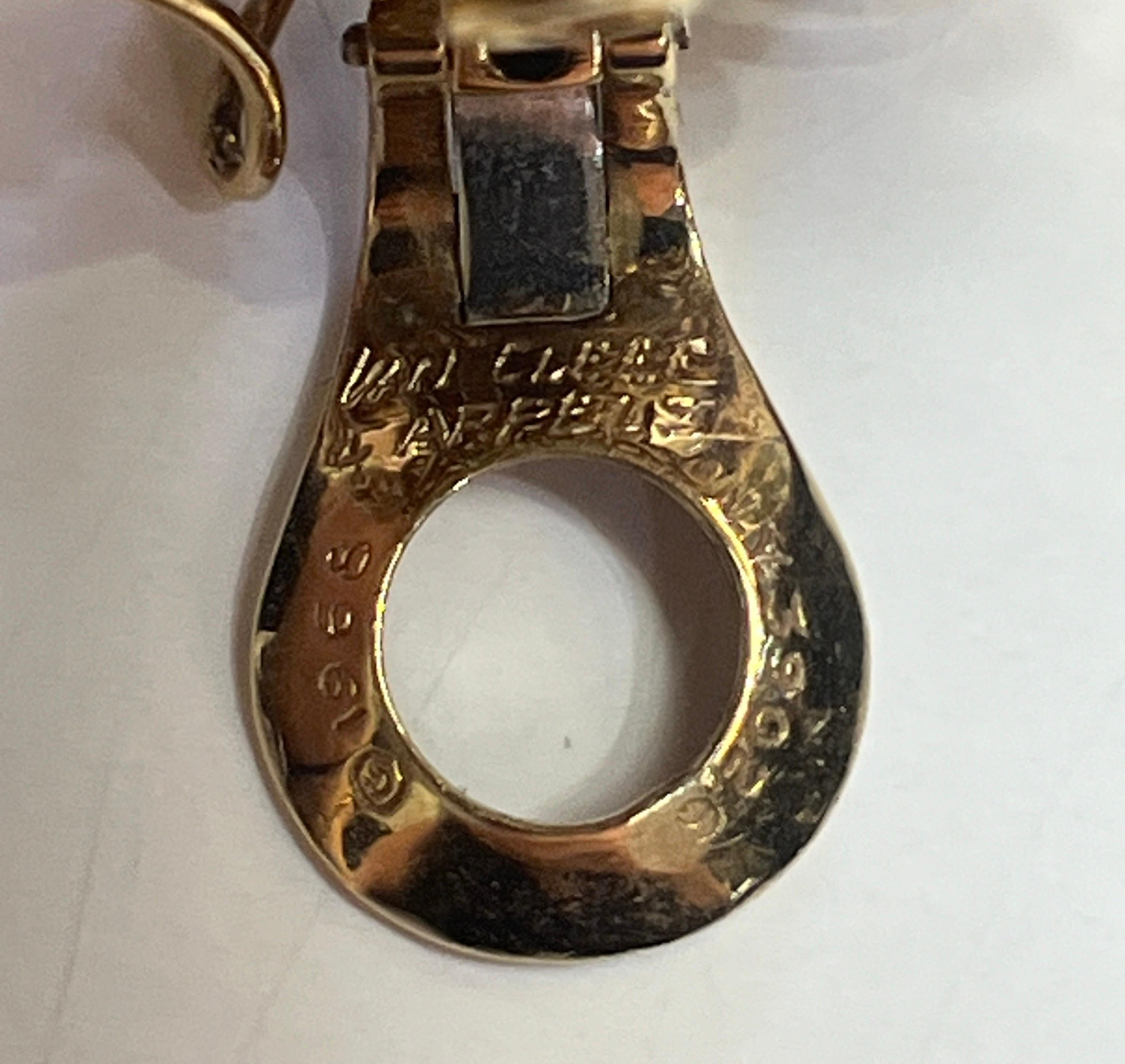 Van Cleef & Arpels Set aus geschnitzten Smaragd-Ohrringen und Brosche 4