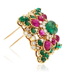 VAN CLEEF & ARPELS Esmeralda tallada, rubí, cuenta de esmeralda y rubí, y broche de diamantes