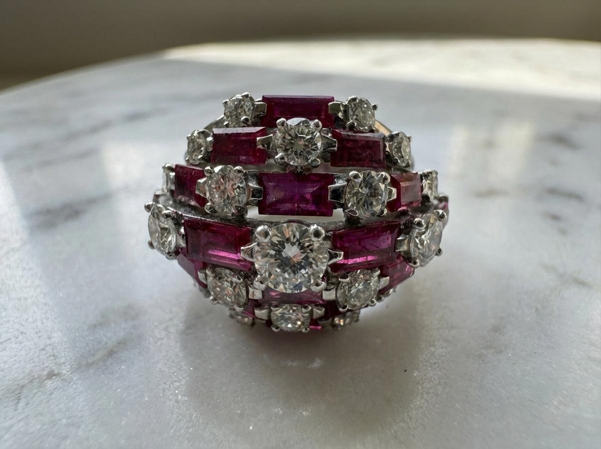 Rétro Van Cleef & Arpels Certified 4.50 Carat Platinum Ruby and Diamond Dome Cocktail en vente