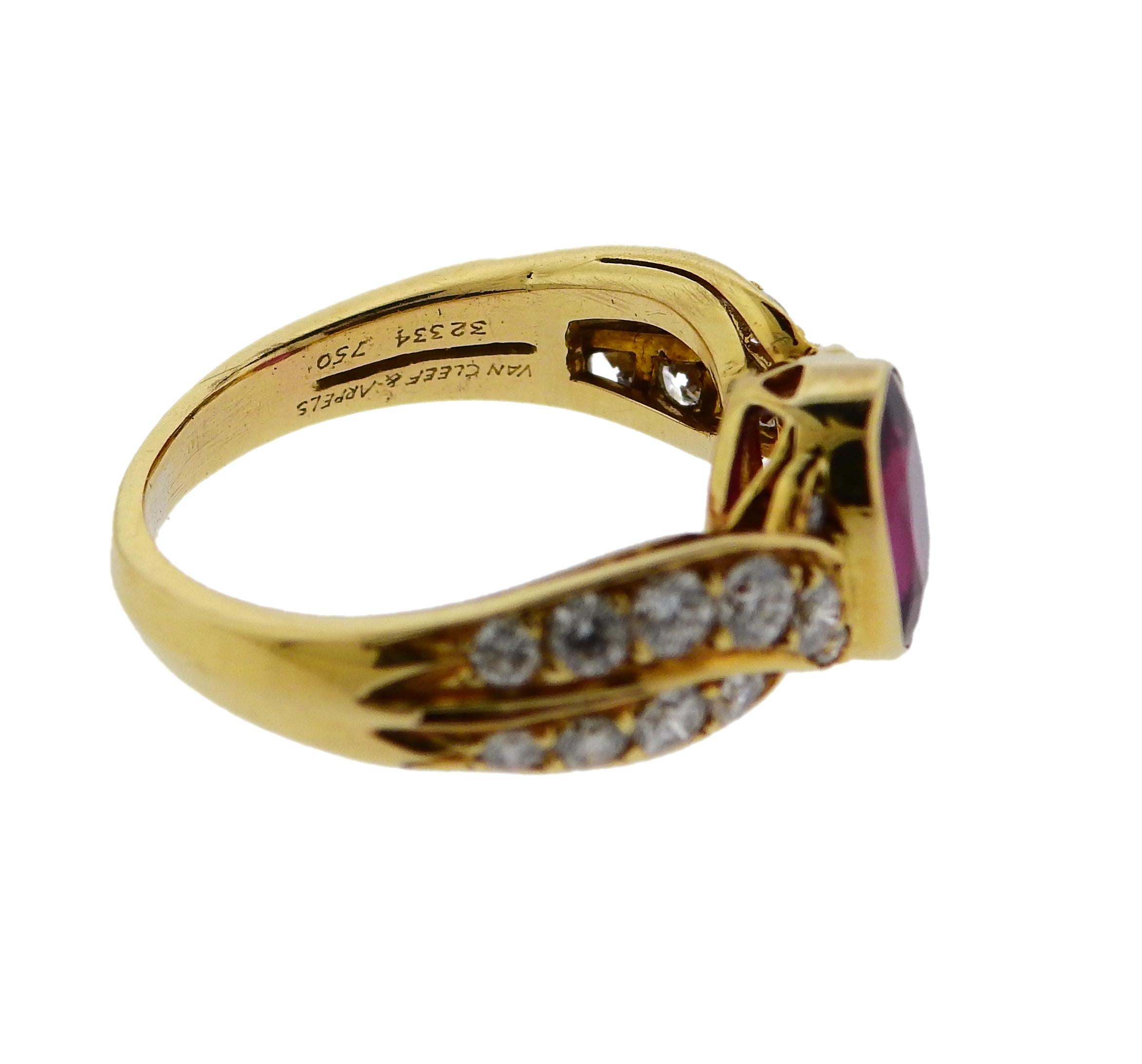 Van Cleef & Arpels Certified No Heat Burma Ruby Diamond Gold Ring In Excellent Condition In Lambertville, NJ