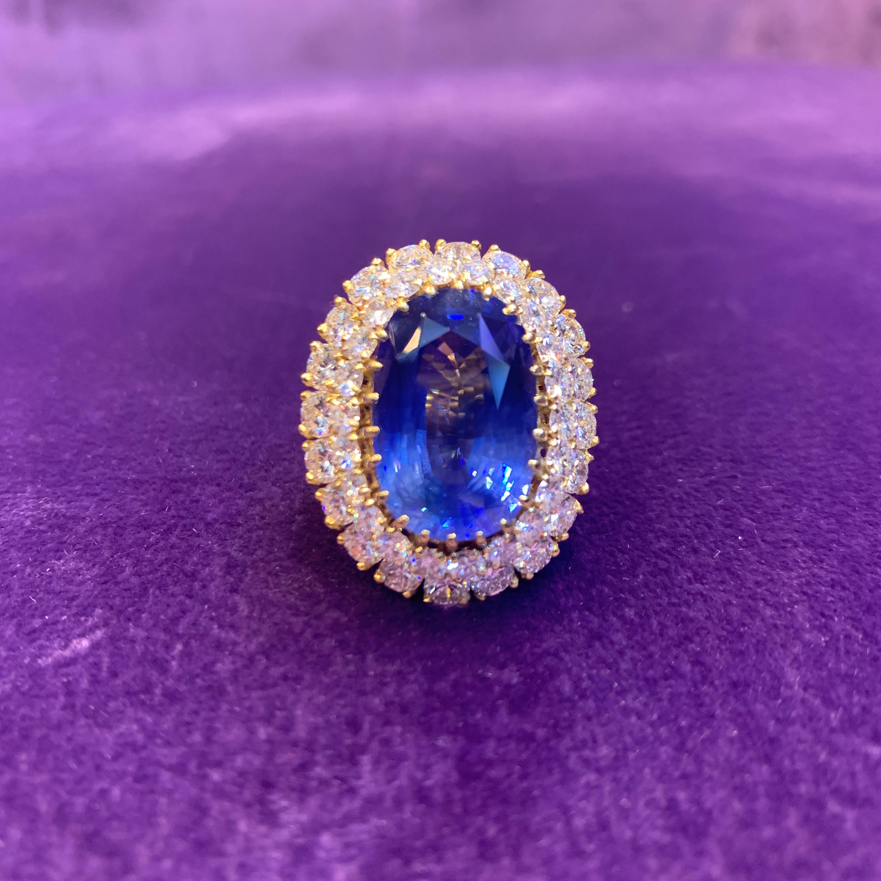 Van Cleef & Arpels Certified Sapphire & Diamond Ring In Excellent Condition For Sale In New York, NY