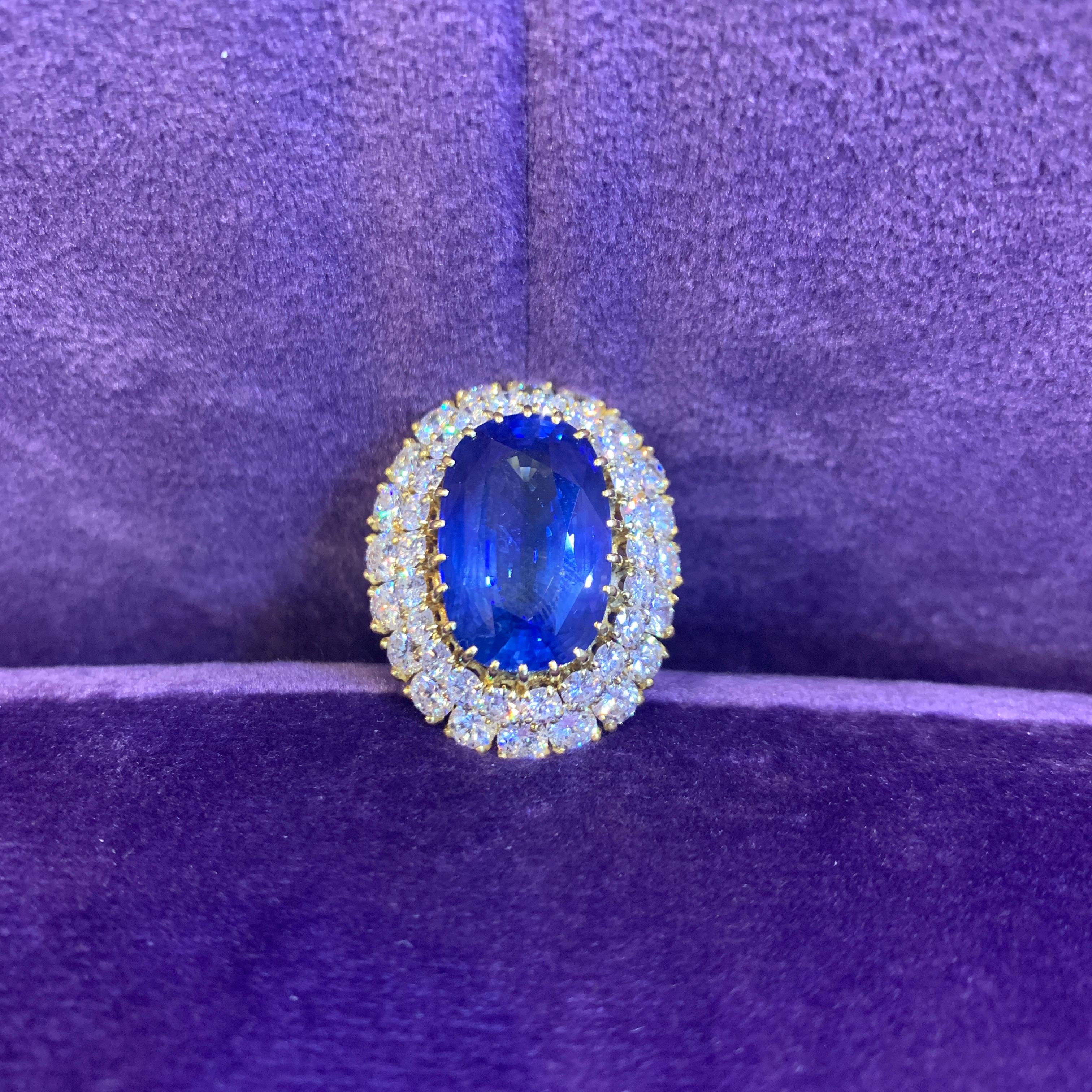 Women's Van Cleef & Arpels Certified Sapphire & Diamond Ring For Sale