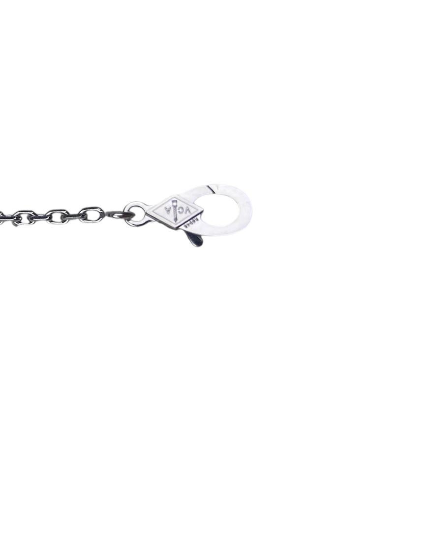 Van Cleef & Arpels Collana con ciondolo lungo Alhambra in calcedonio e oro bianco 18k in vendita 4