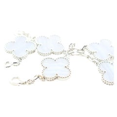 Van Cleef & Arpels Bracelet à 5 motifs Alhambra en or blanc et calcédoine 1VCA0324