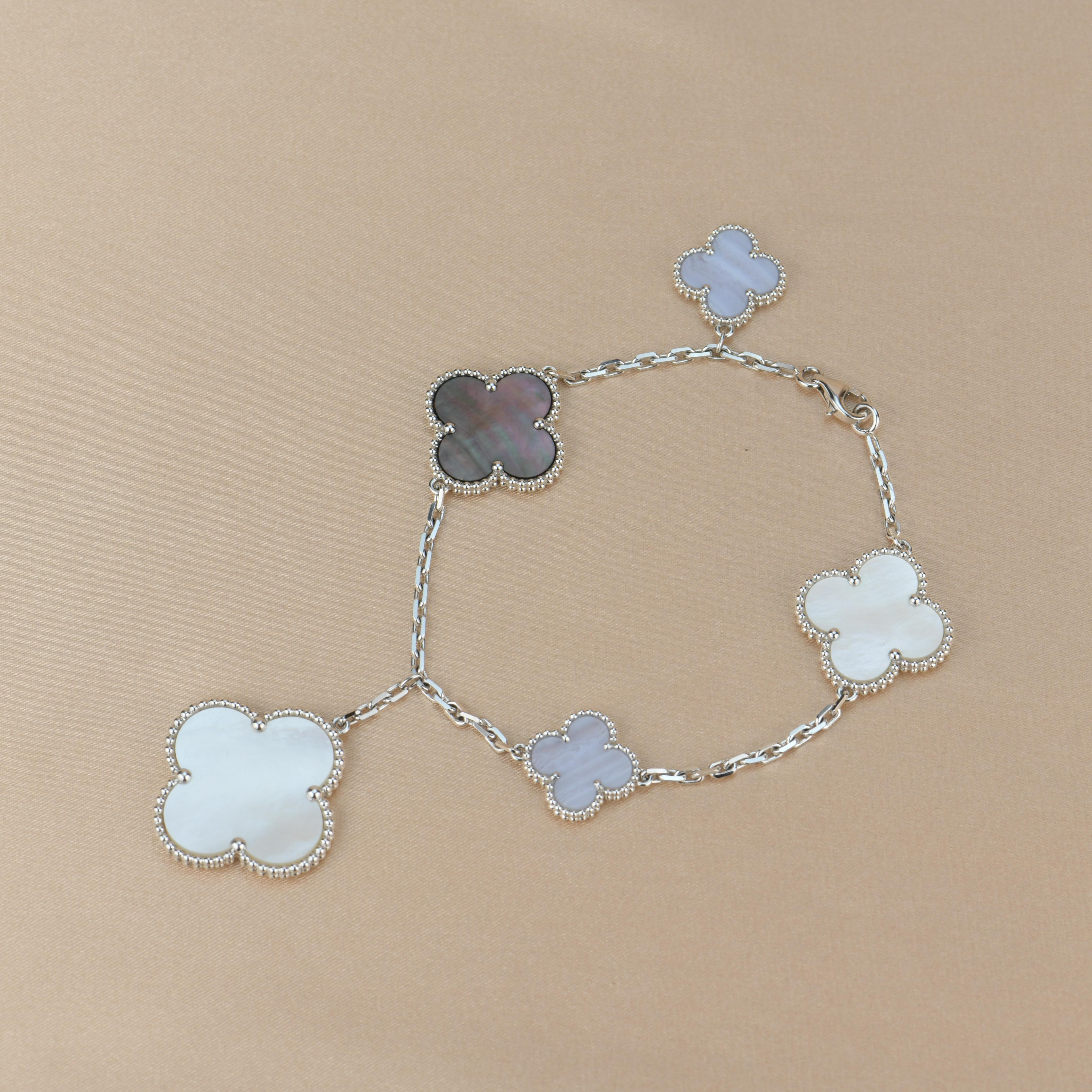 Löwenzahn Antiquitäten Code	AT-0844
Marke	                                Van Cleef & Arpels  
Modell	                                ARL62400
Datum	                                2015
Seriennummer JE******
Endverbraucherpreis	                     