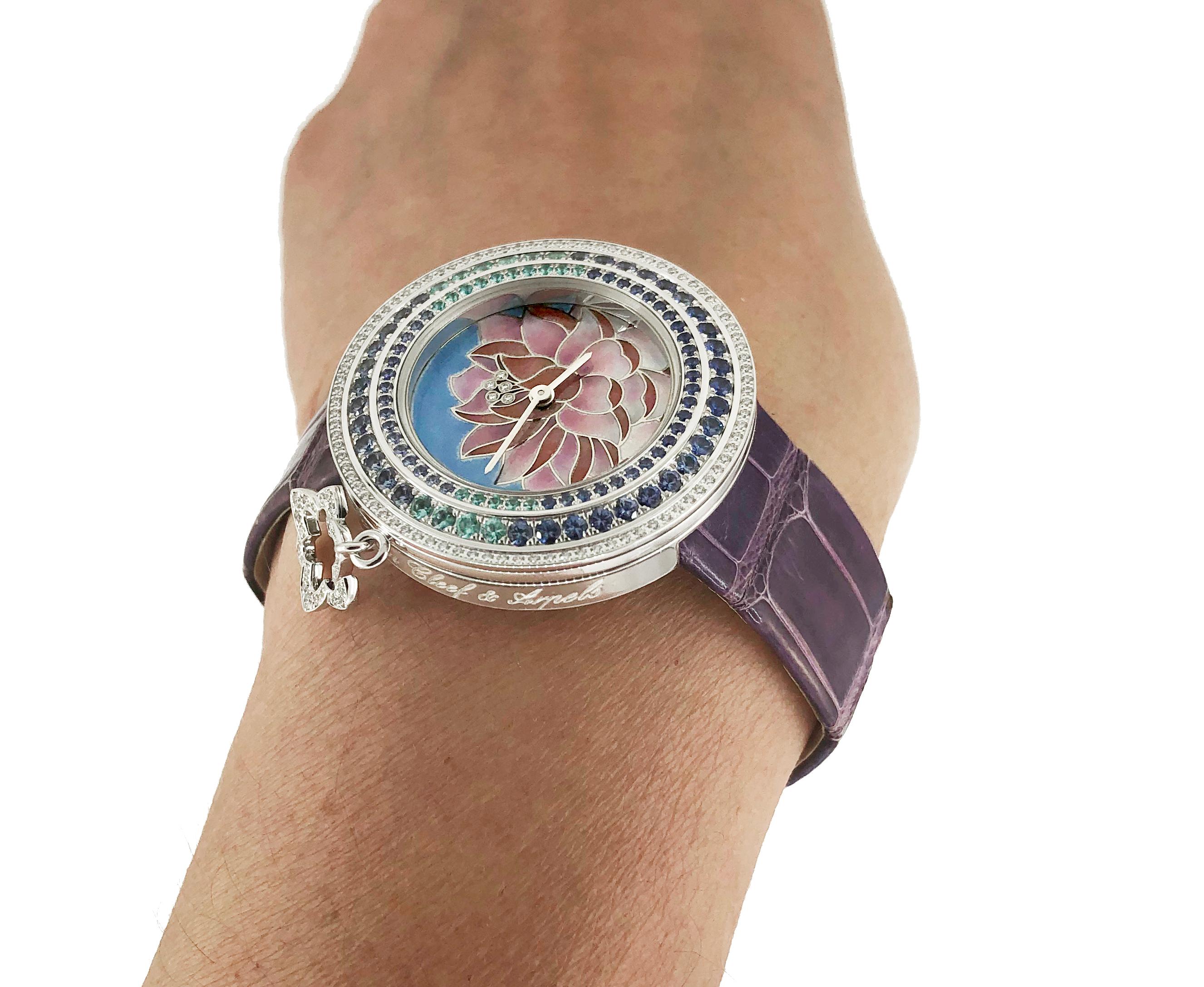 Van Cleef & Arpels Charms Außergewöhnliche Lotus-Uhr im Zustand „Gut“ im Angebot in New York, NY