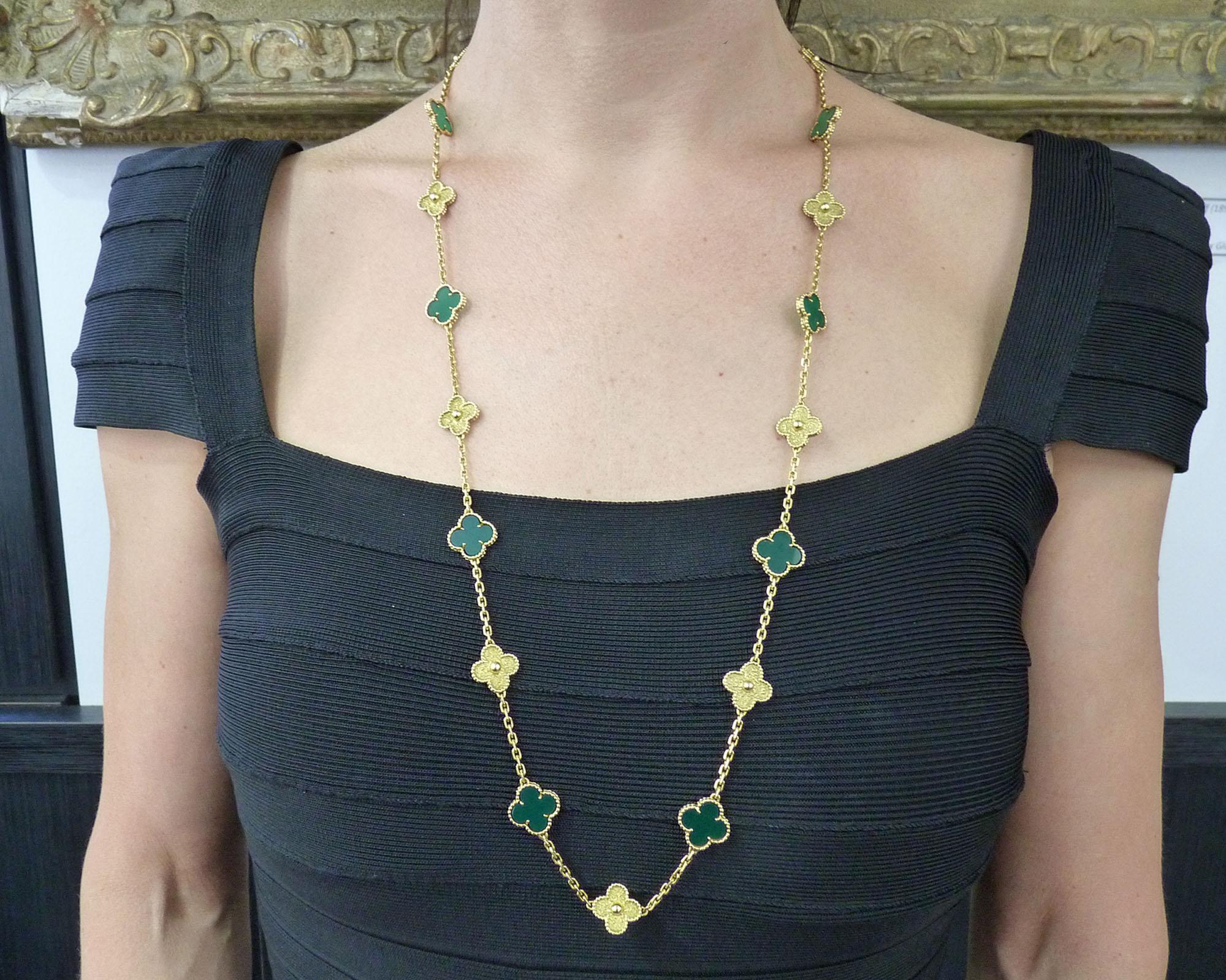 Exquisite Van Cleef & Arpels chrysophrase necklace in 18K yellow gold. 
Weight of necklace is 49.91 grams, length 32 inch. 