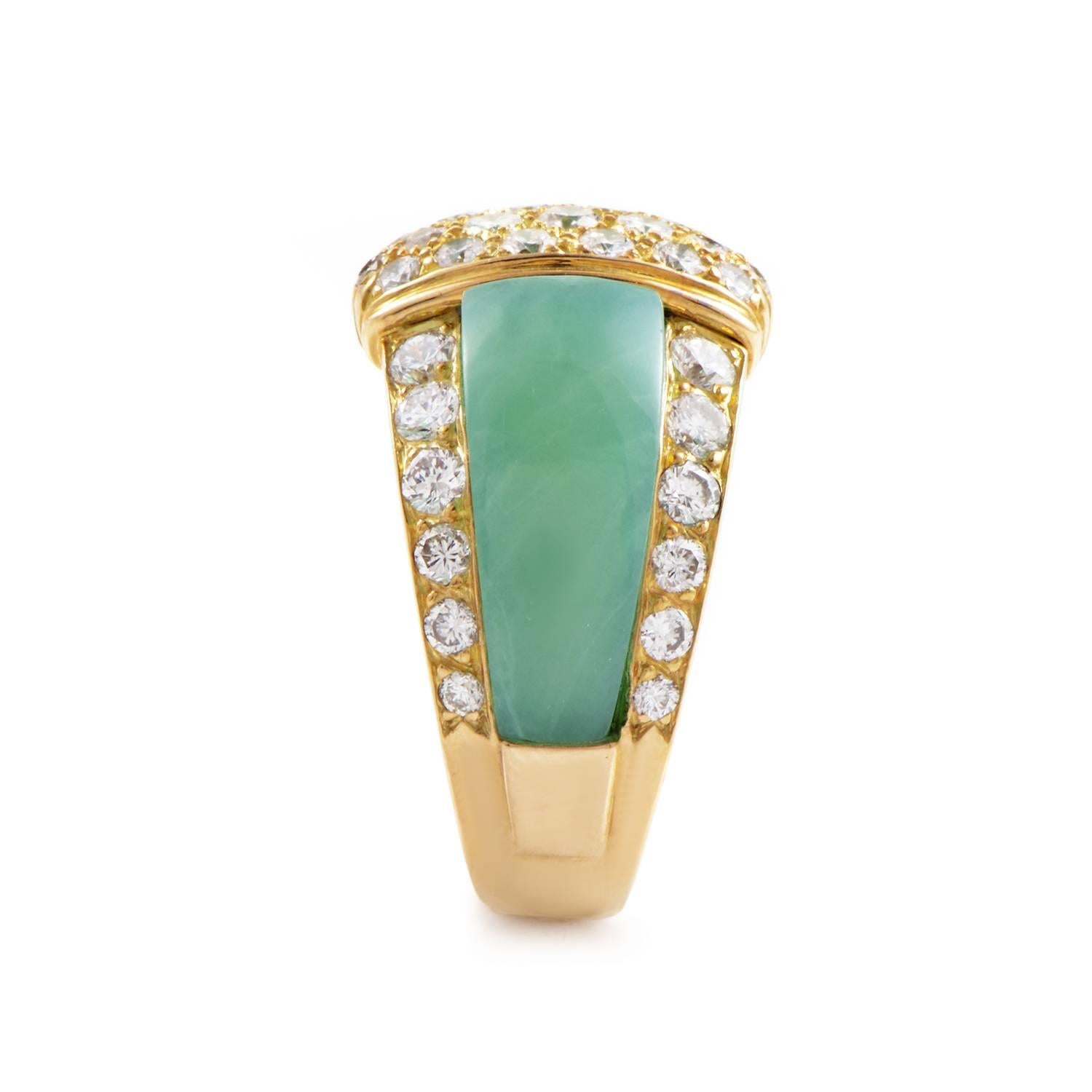 Van Cleef & Arpels Chrysoprase Diamond Gold Ring In Excellent Condition In Southampton, PA