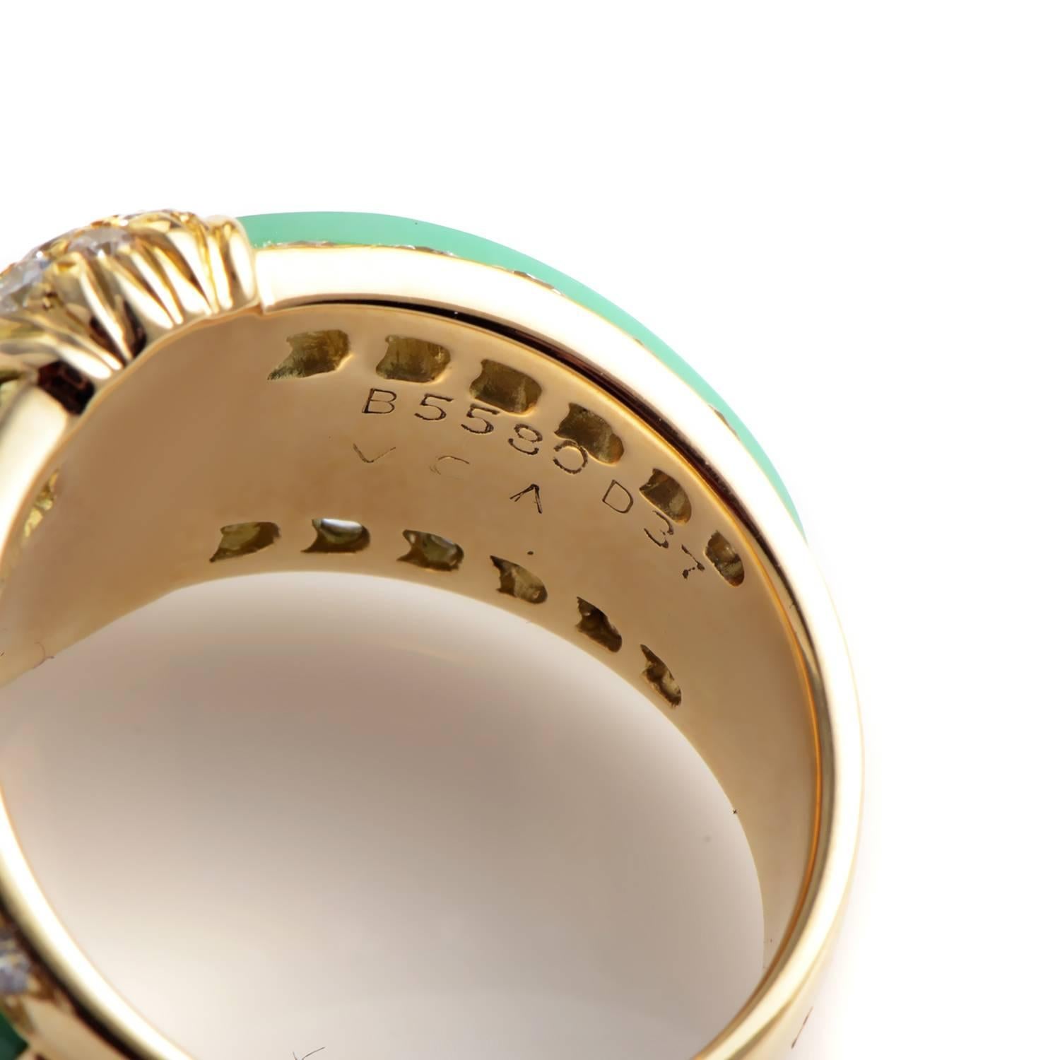 Women's Van Cleef & Arpels Chrysoprase Diamond Gold Ring