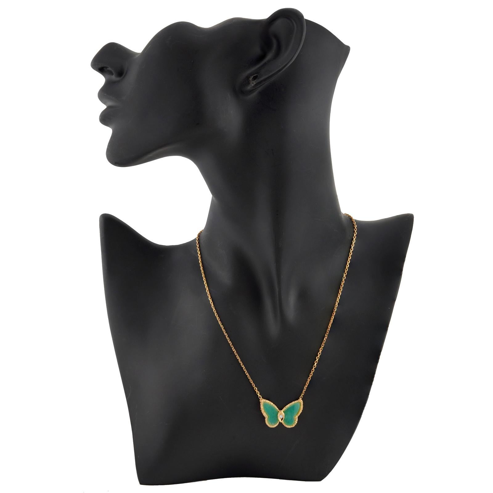 Taille brillant VAN CLEEF & ARPELS Collier pendentif papillon en or jaune avec chrysoprase et diamants