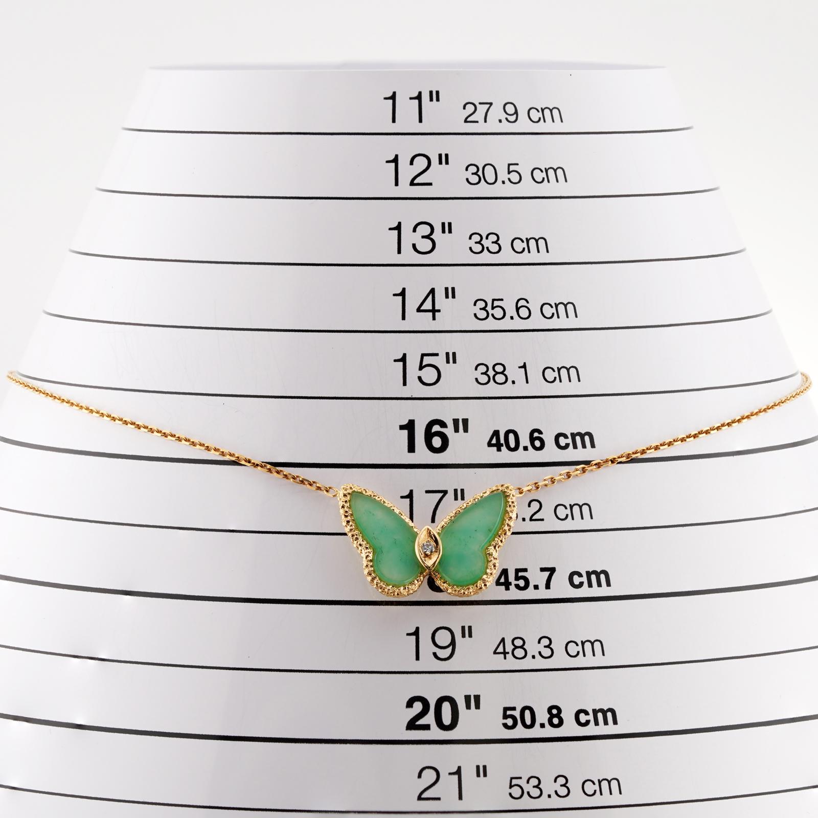 VAN CLEEF & ARPELS Collier pendentif papillon en or jaune avec chrysoprase et diamants 2