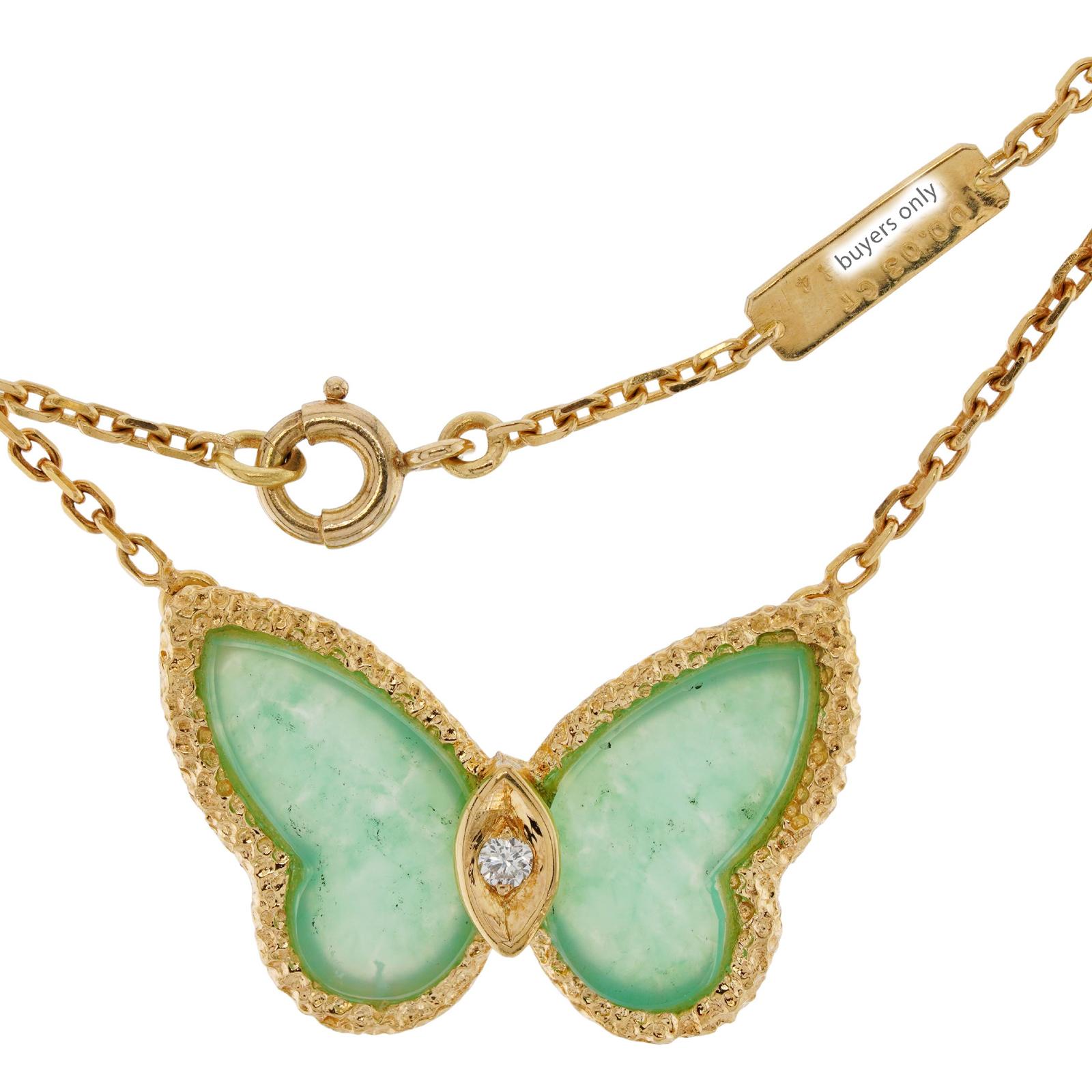 VAN CLEEF & ARPELS Collier pendentif papillon en or jaune avec chrysoprase et diamants 3