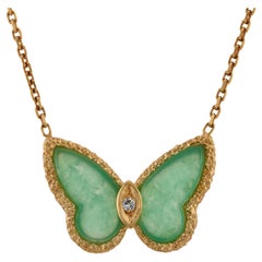 VAN CLEEF & ARPELS Collier pendentif papillon en or jaune avec chrysoprase et diamants
