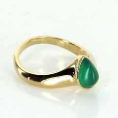 Van Cleef & Arpels Chrysoprase V Ring Vintage 18 Karat Gold Estate Jewelry