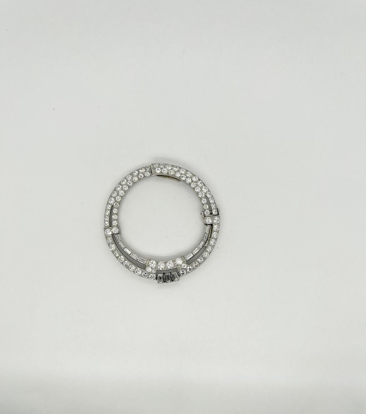 Van Cleef & Arpels Circles of Diamond Clip In Excellent Condition For Sale In New York, NY