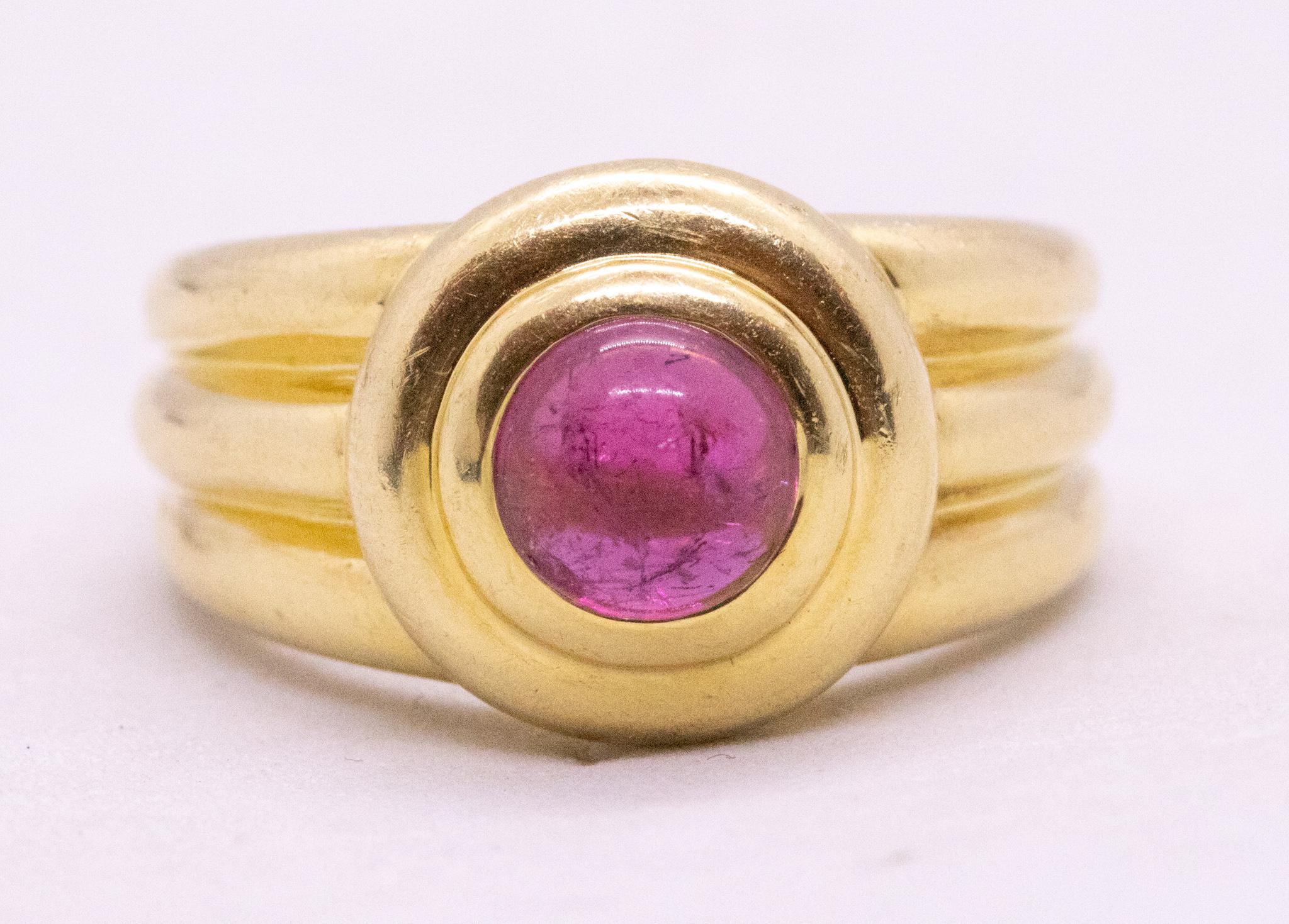 Women's or Men's Van Cleef & Arpels Classic Cocktail Ring 18Kt Gold With Natural Pink Tourmaline