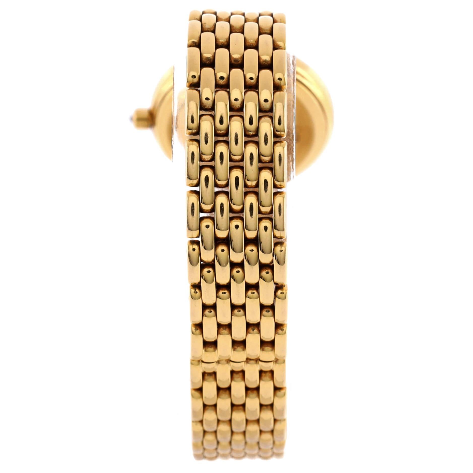 Women's or Men's Van Cleef & Arpels Classique Quartz Watch Yellow Gold with Diamond Bezel 24
