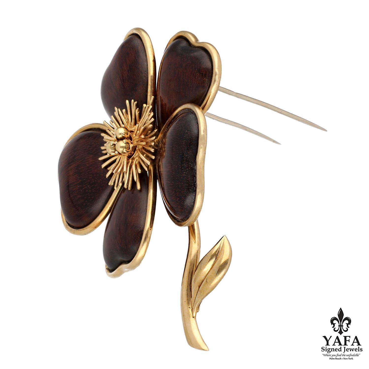 VAN CLEEF & ARPELS Clematis Flower Brooch In Excellent Condition For Sale In New York, NY