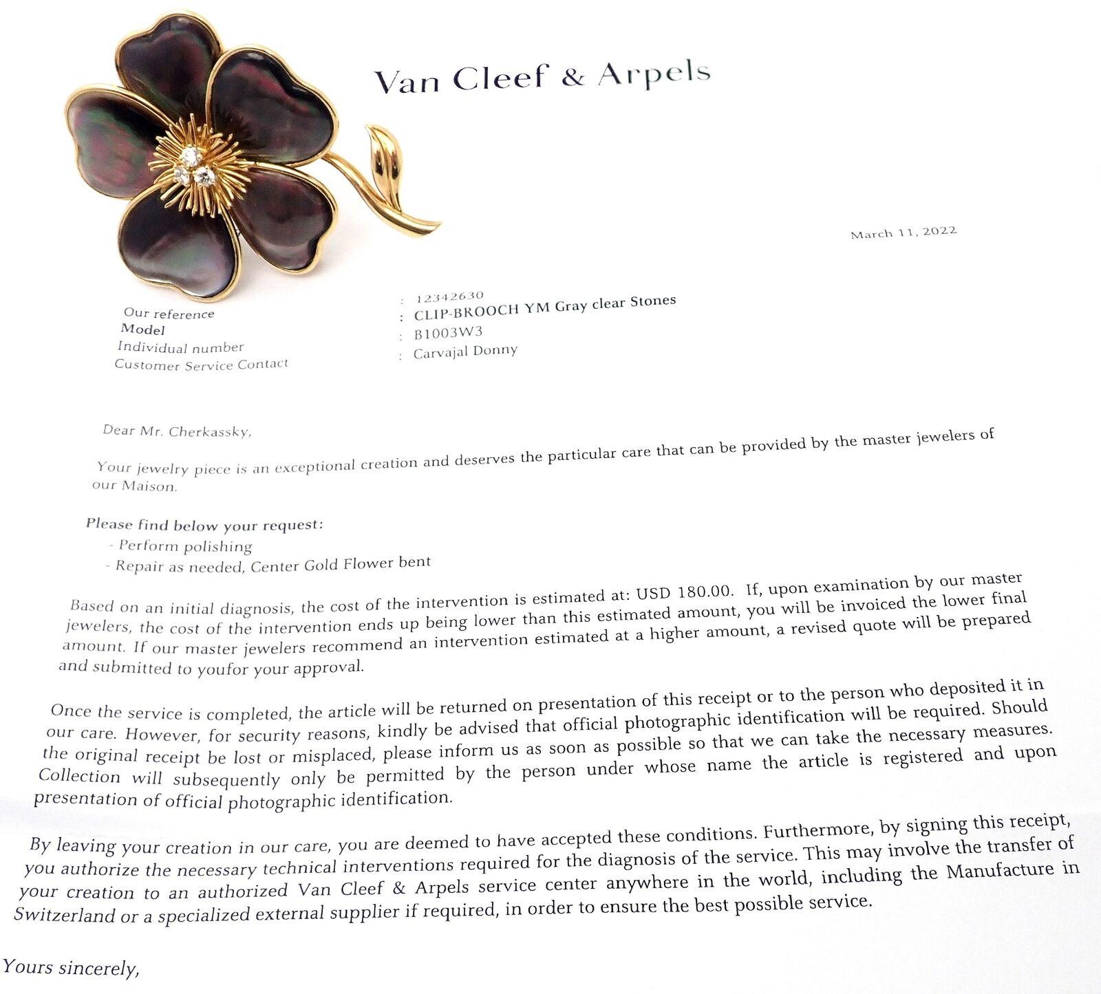 Brilliant Cut Van Cleef & Arpels Clématite Flower Diamond Grey Mother of Pearl Gold Pin Brooch For Sale