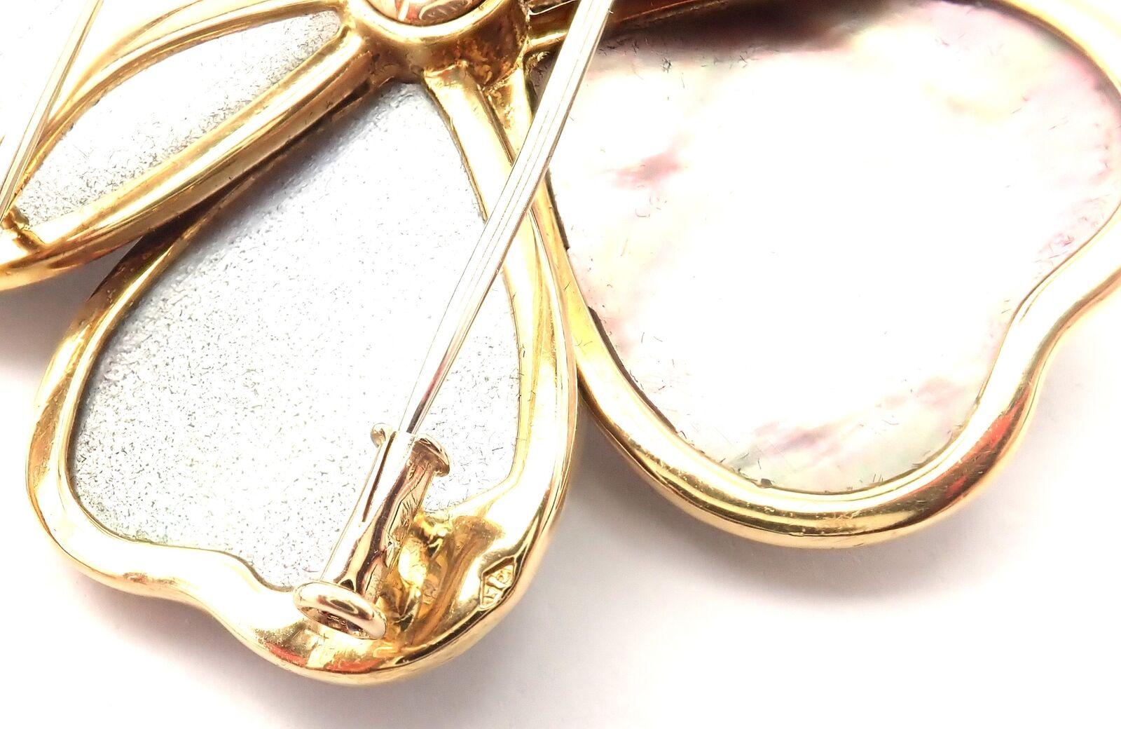 Van Cleef & Arpels Clématite Flower Diamond Grey Mother of Pearl Gold Pin Brooch For Sale 3